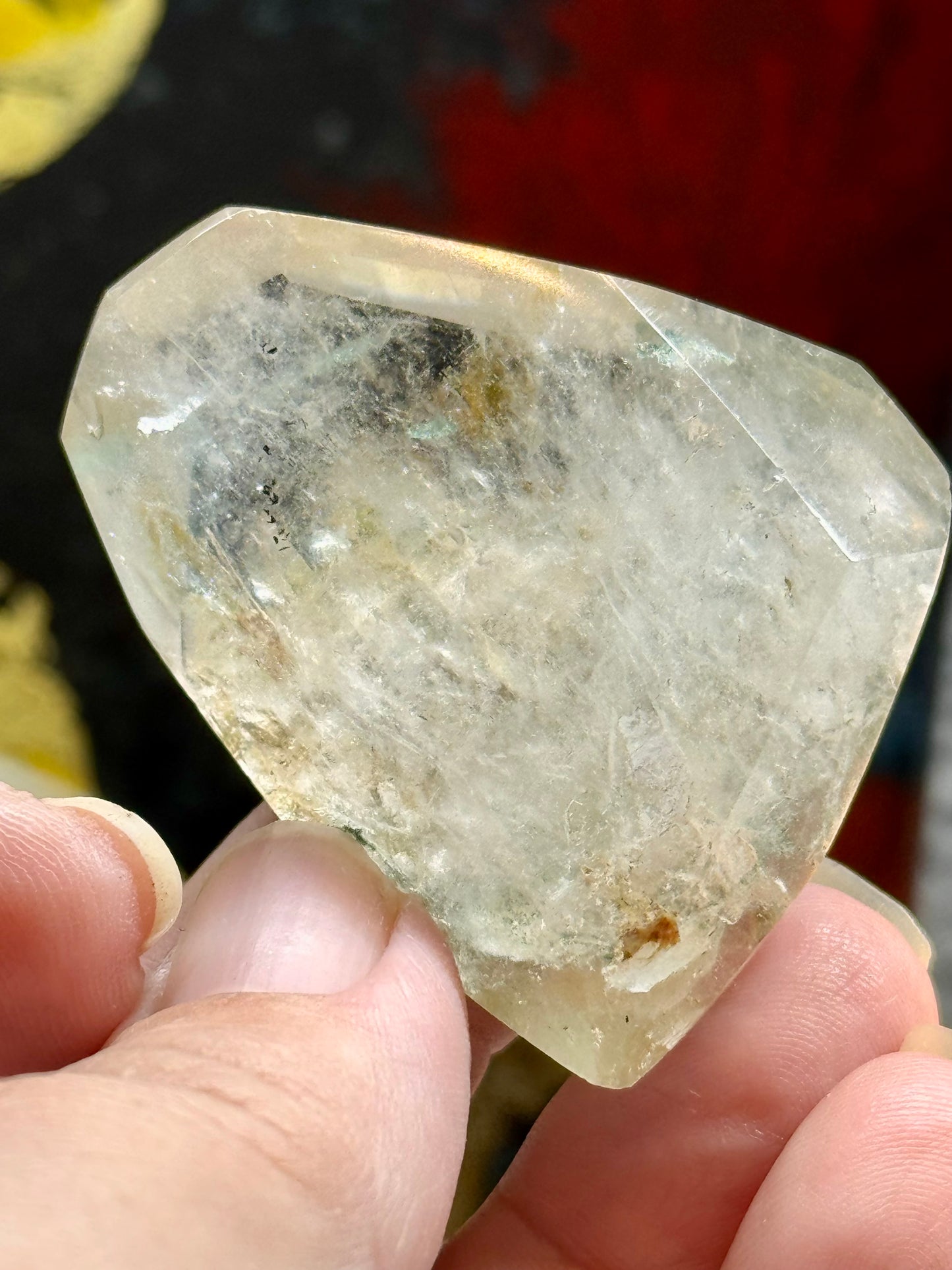 Cristal de quartz blanc faceté