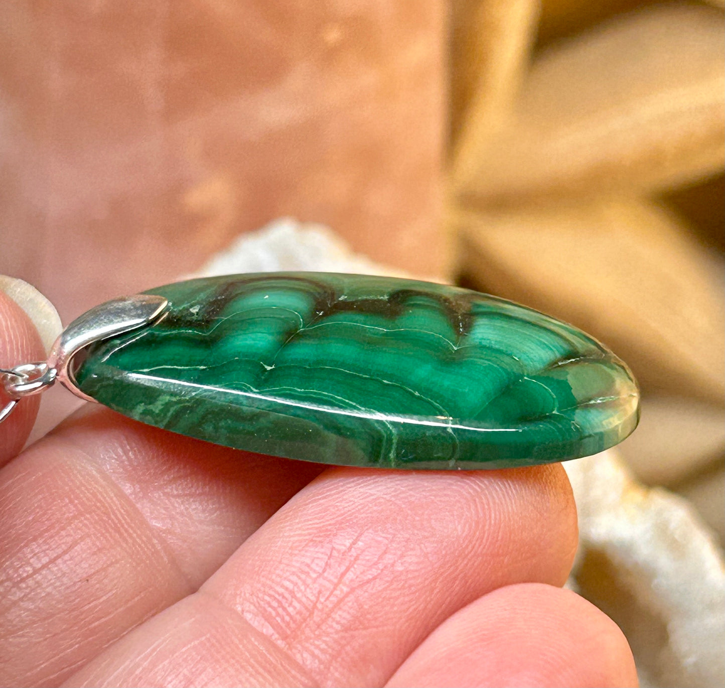 Pendentif de malachite avec bélière en argent