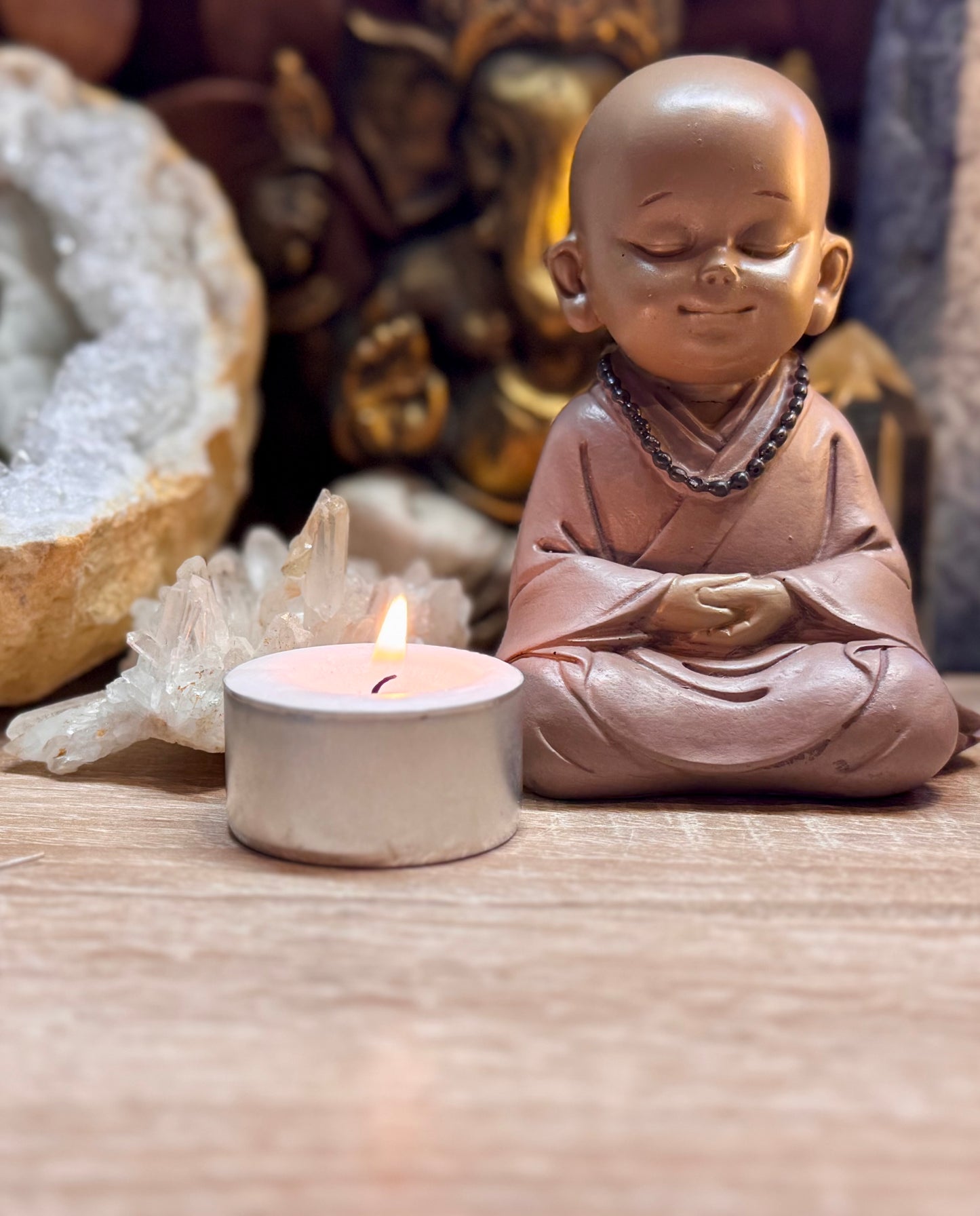 Bébé Bouddha en prière