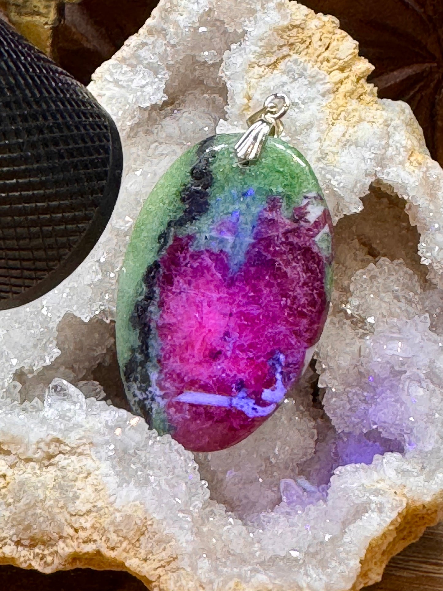 Pendentif de rubis zoïsite