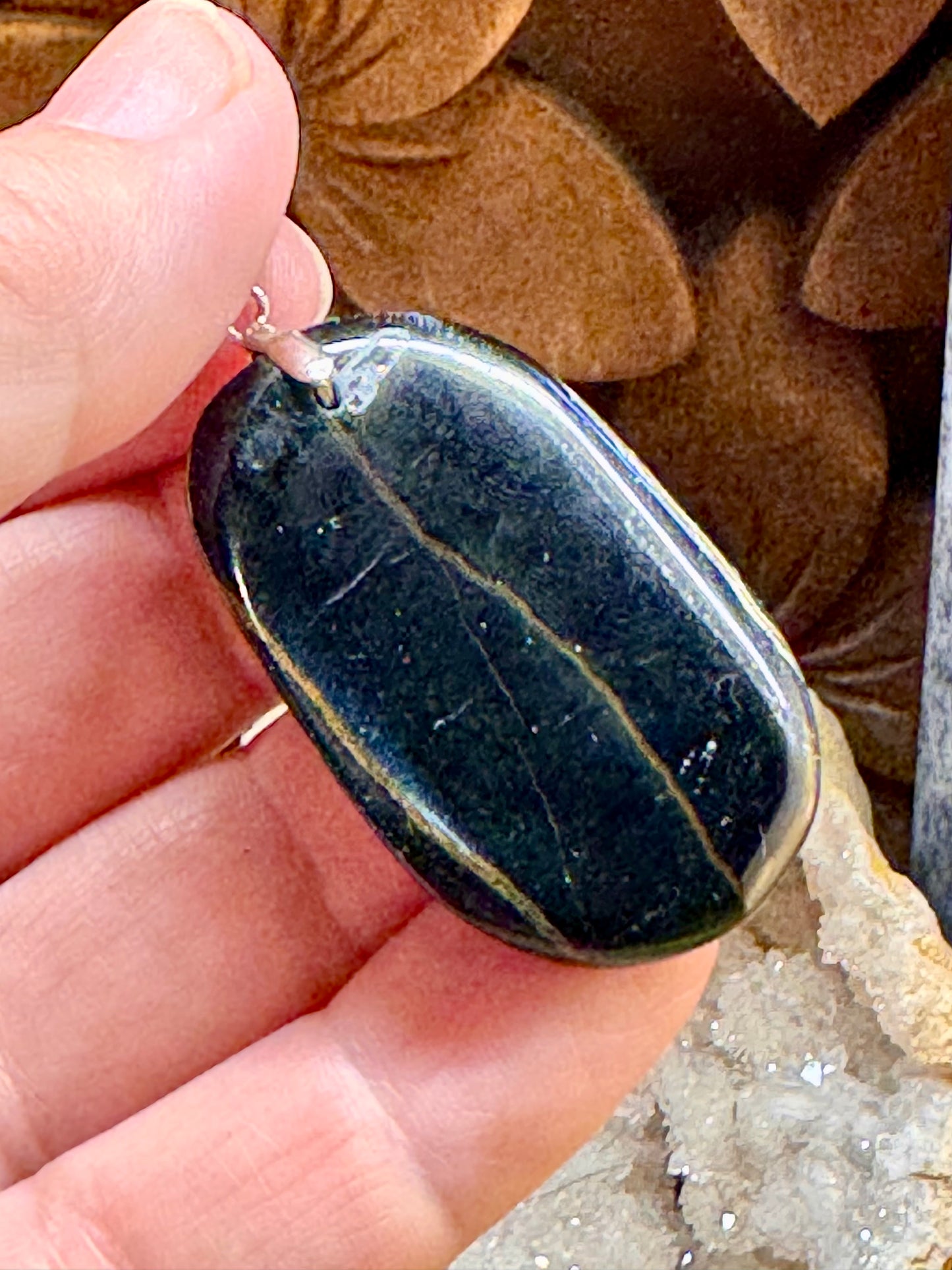 Pendentif d’œil de faucon