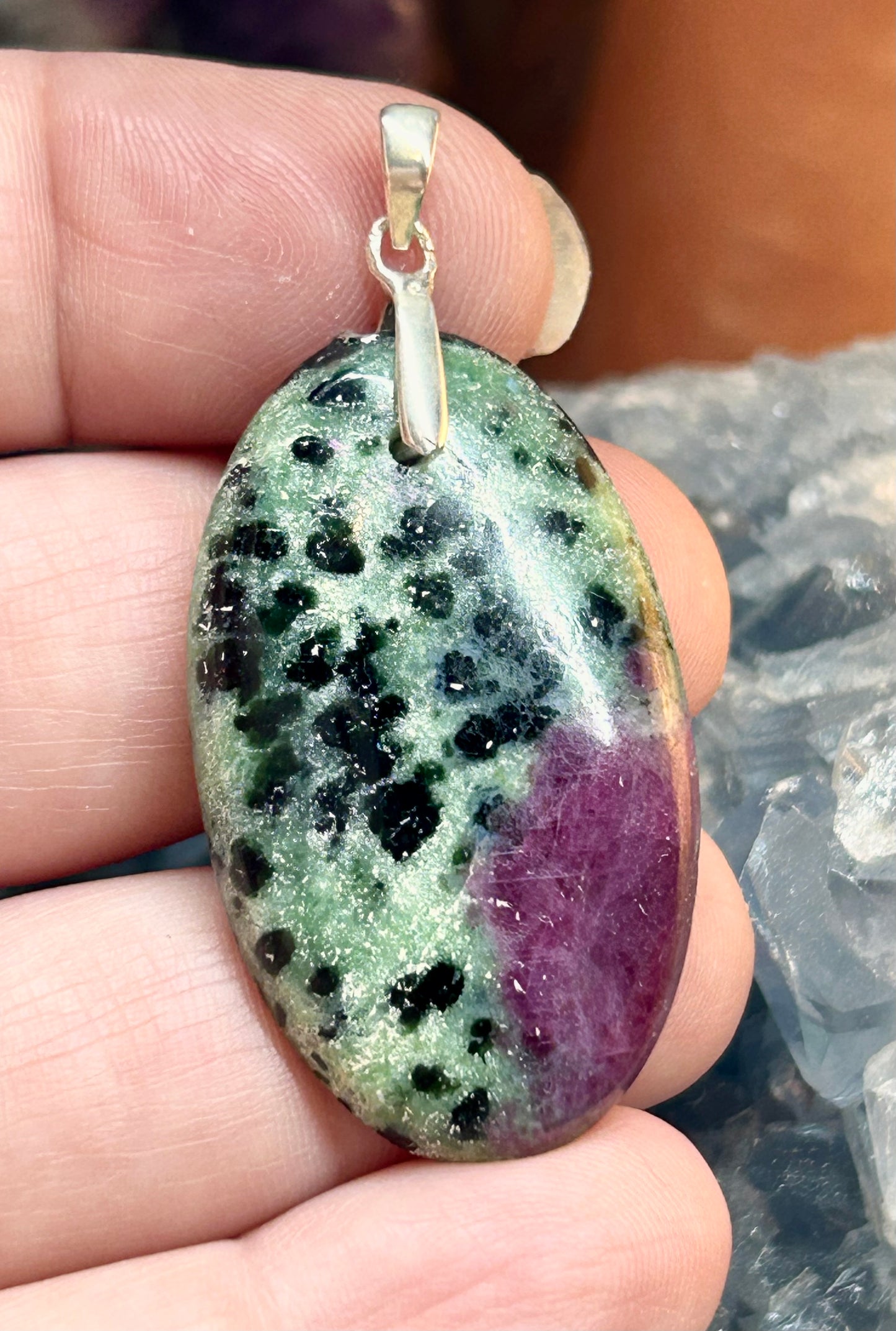 Pendentif de rubis zoisite
