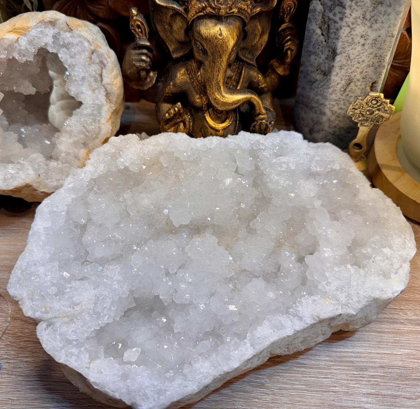 Géode de quartz blanc 1,240kg