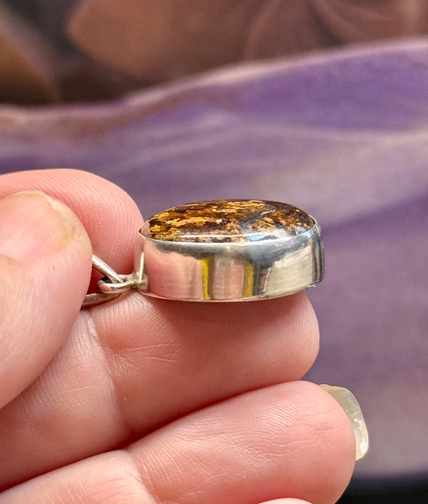 Pendentif de bronzite cerclé