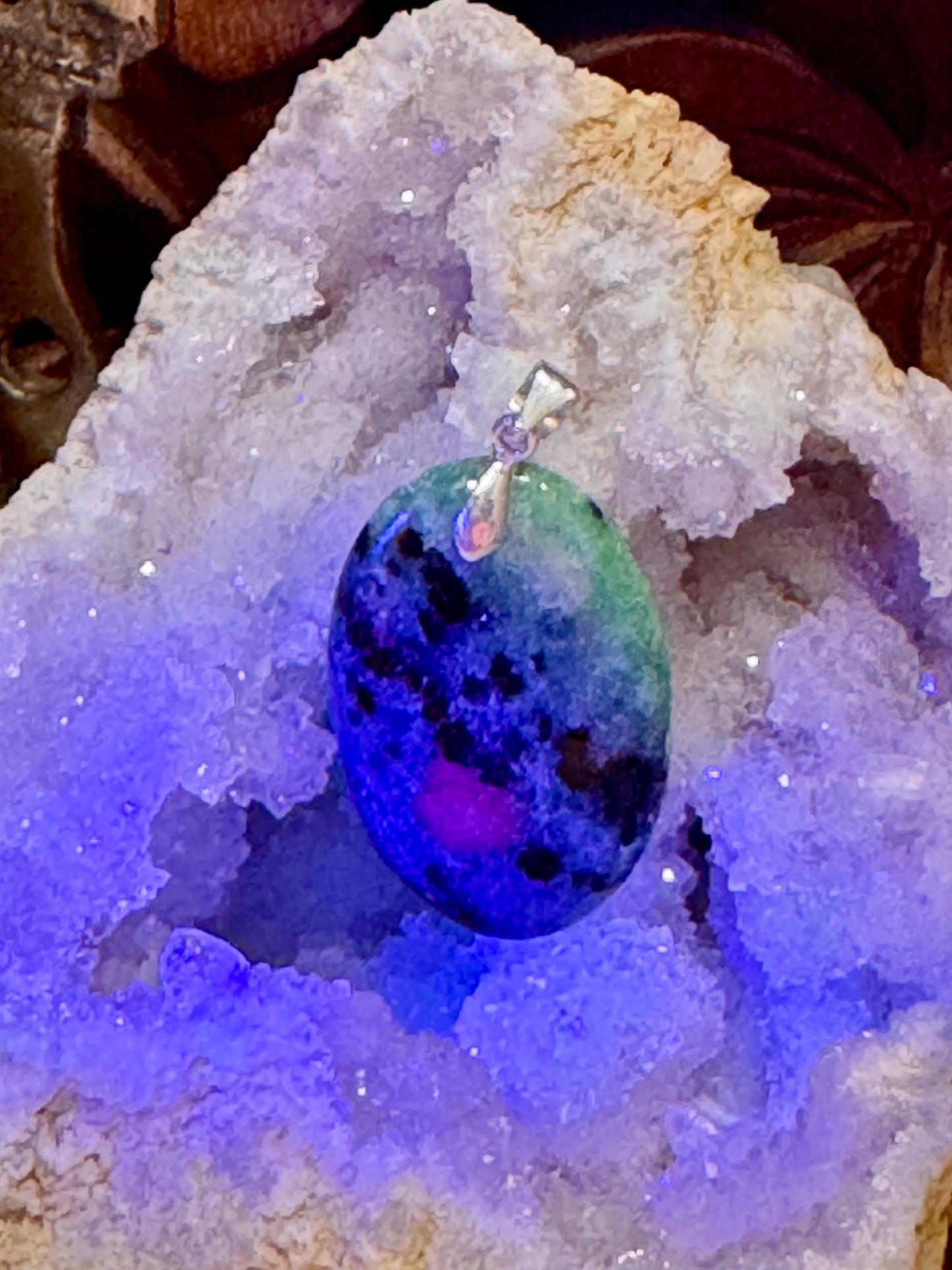 Pendentif de rubis zoïsite
