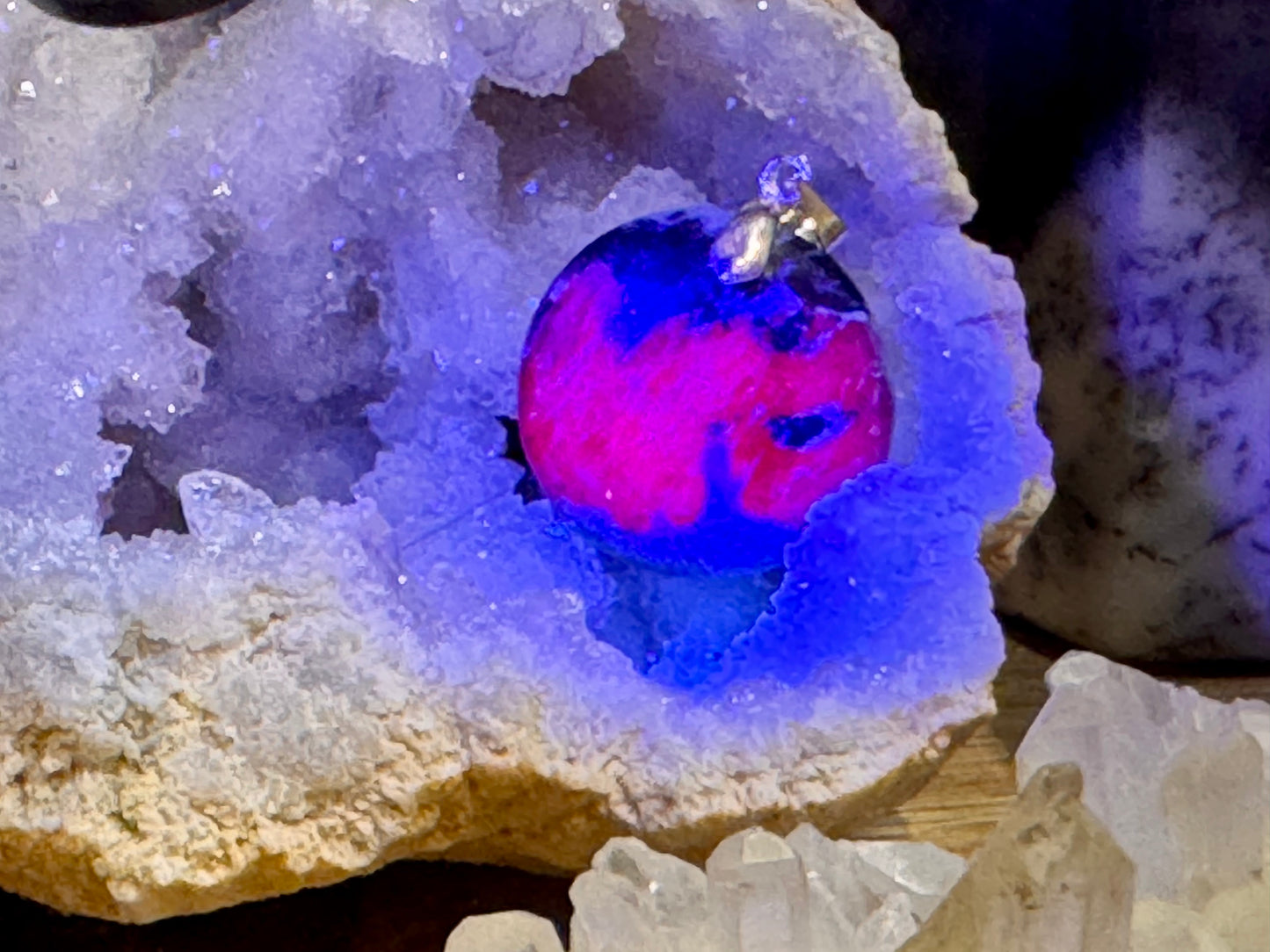 Pendentif de rubis zoïsite