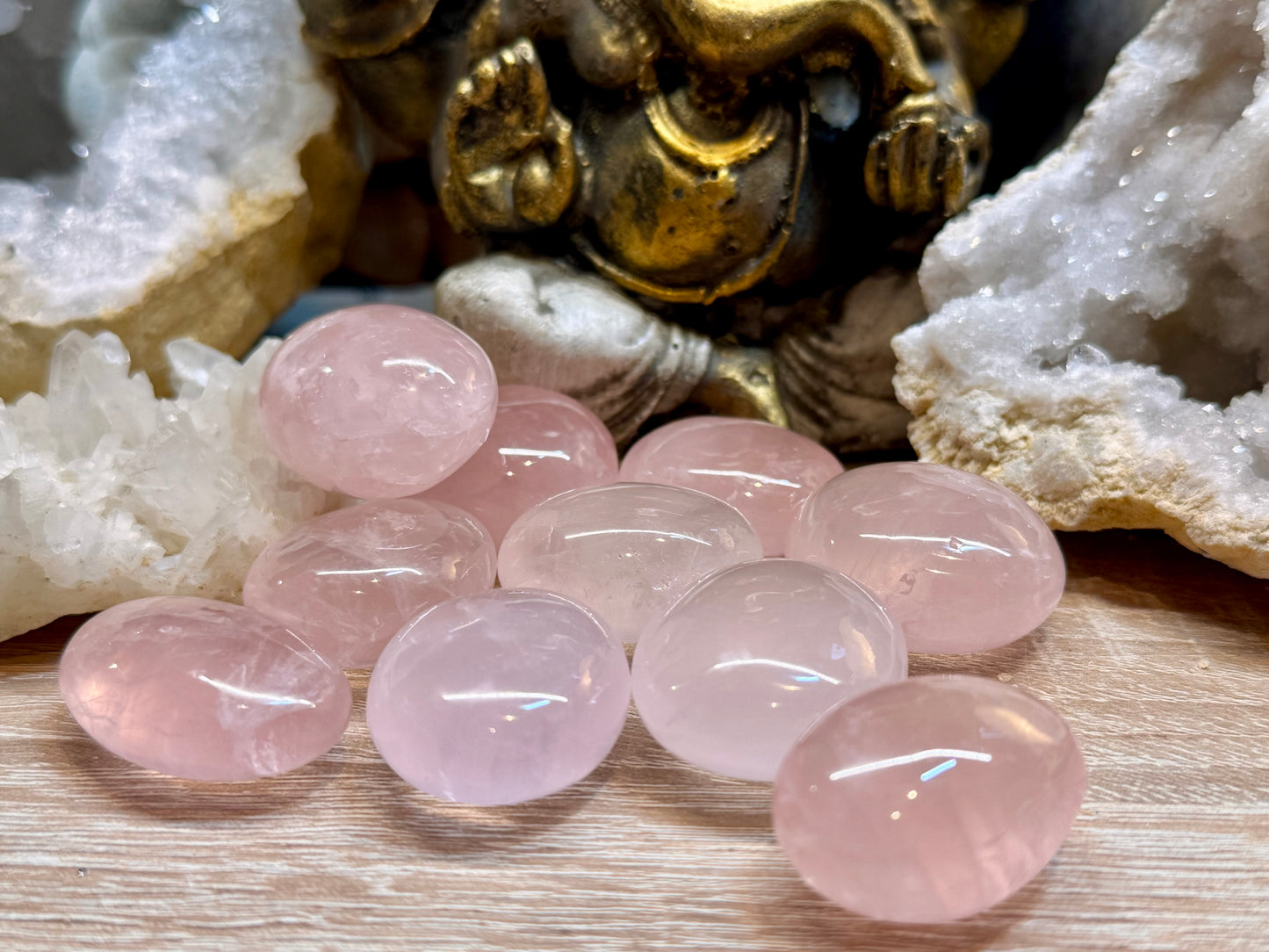 Pierre roulée de quartz rose