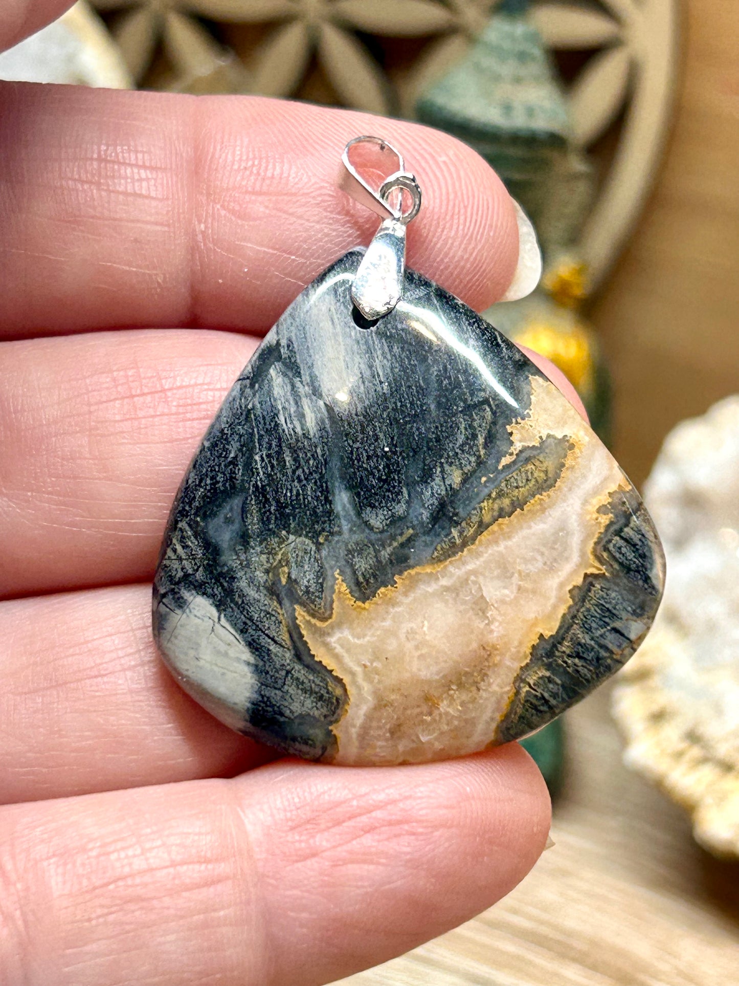 Pendentif d’agate dentelle noire