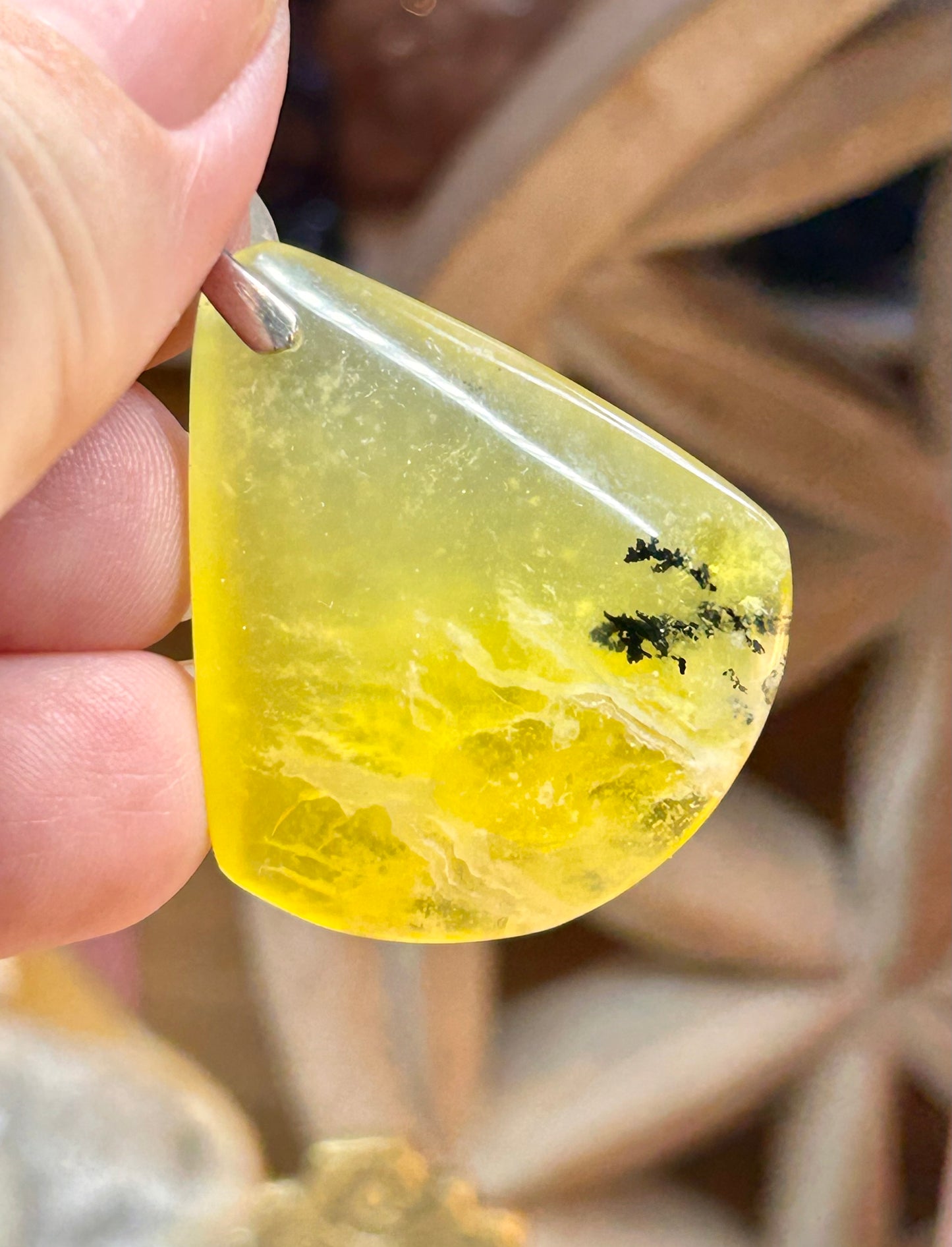 Pendentif d’opale jaune