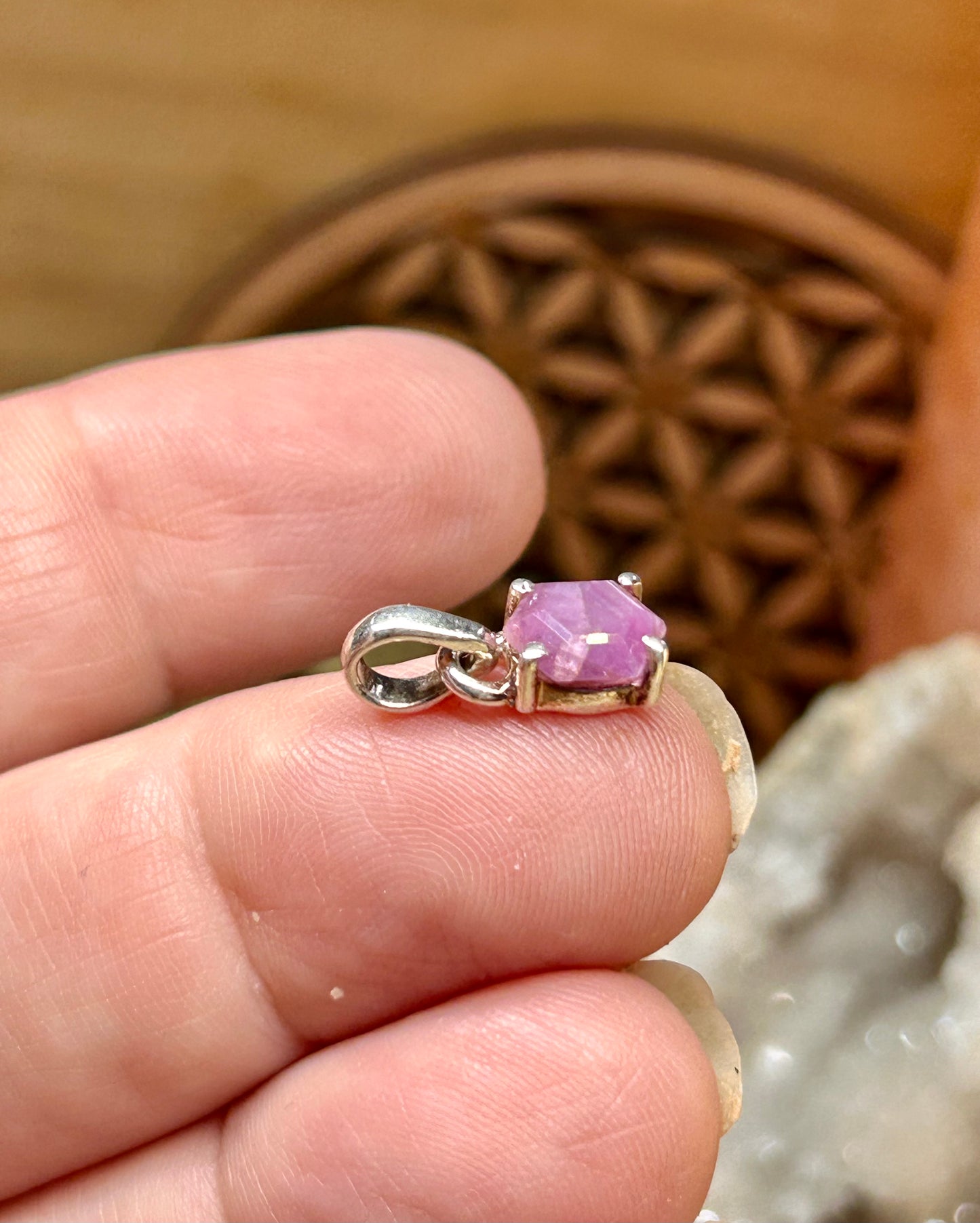 Pendentif en argent et solitaire de rubis