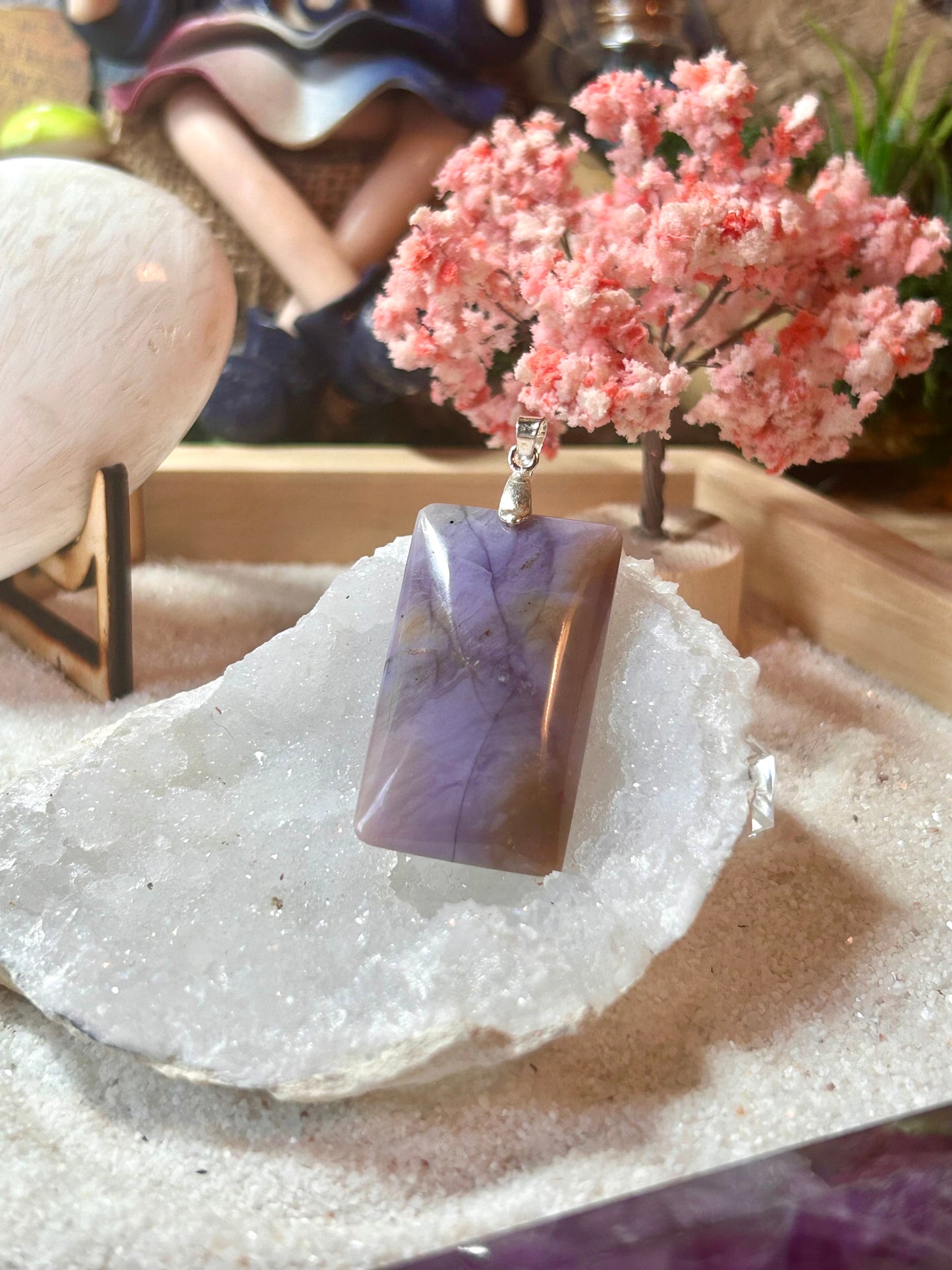 Pendentif d’opale violette