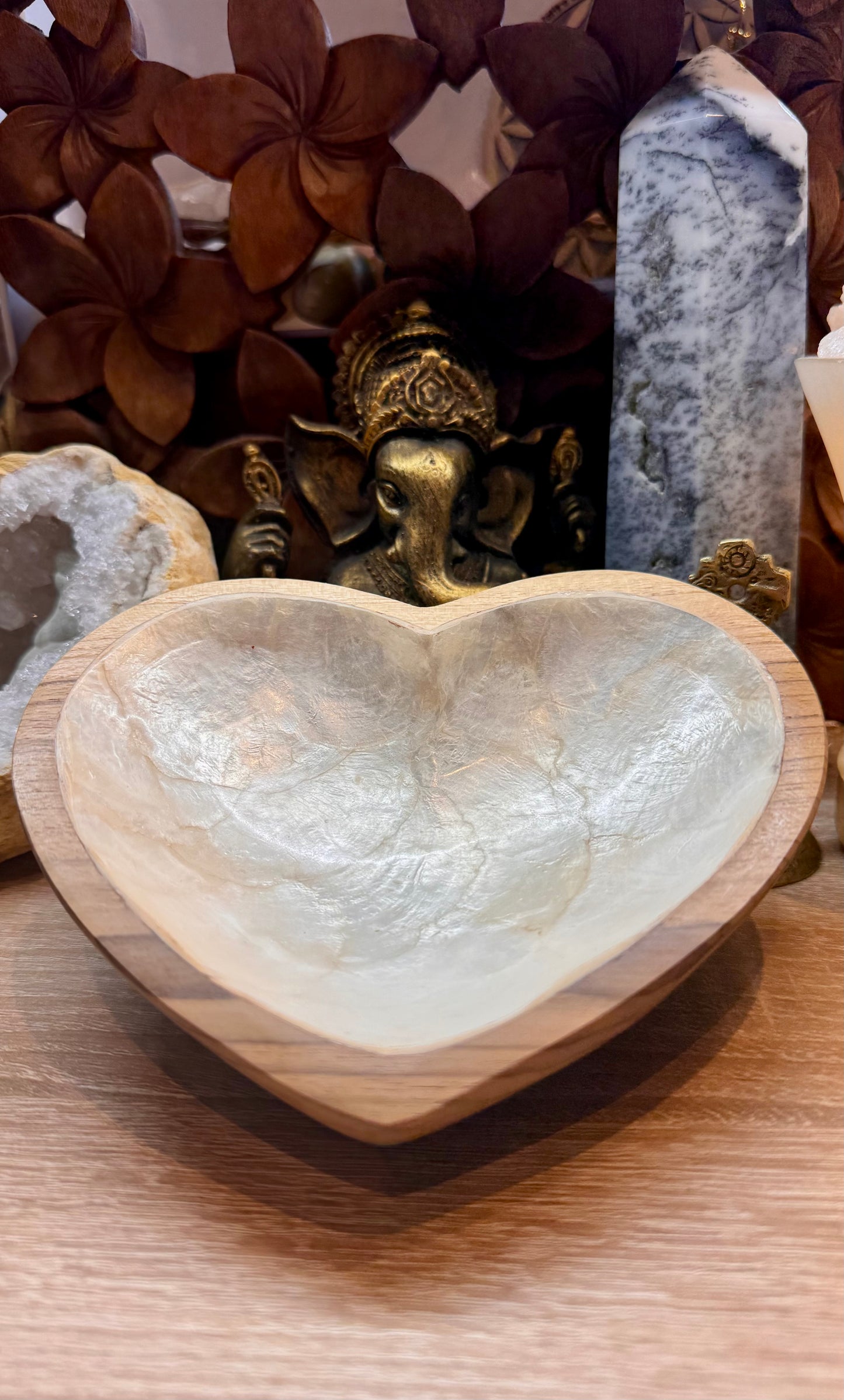 Cœur en bois indonésien et nacre