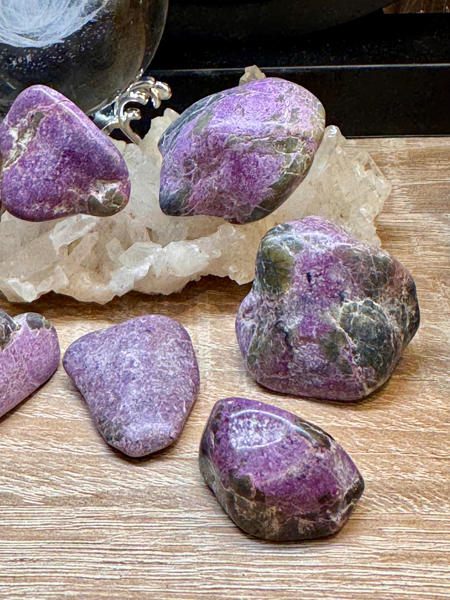 Pierres roulées d’Atlantisite