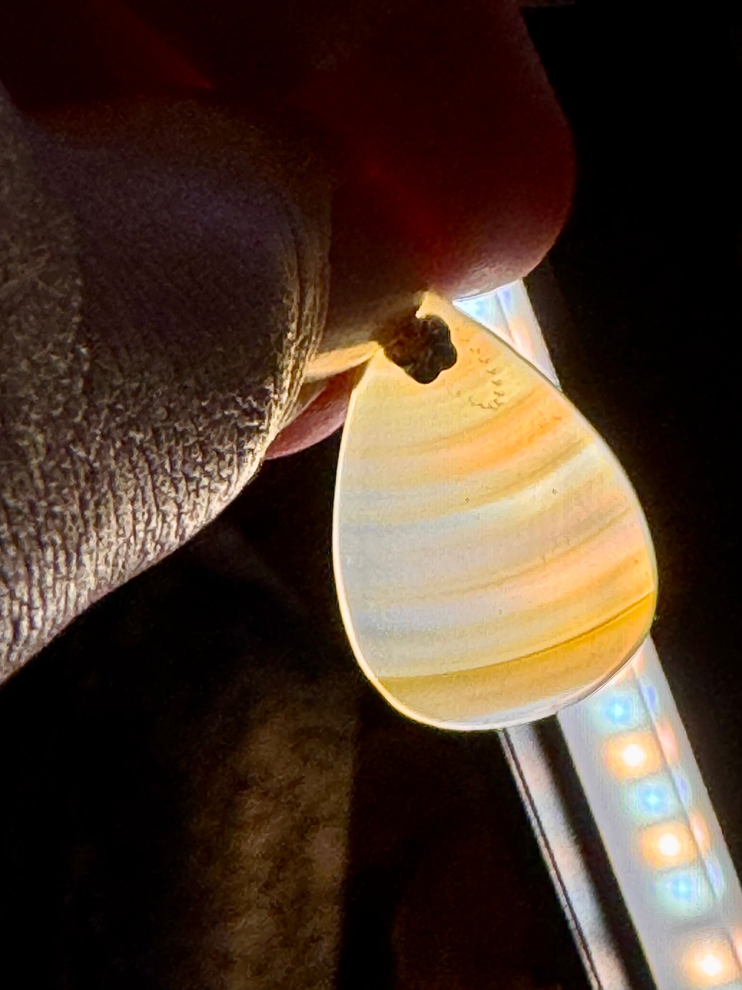 Pendentif goutte agate arc-en-ciel