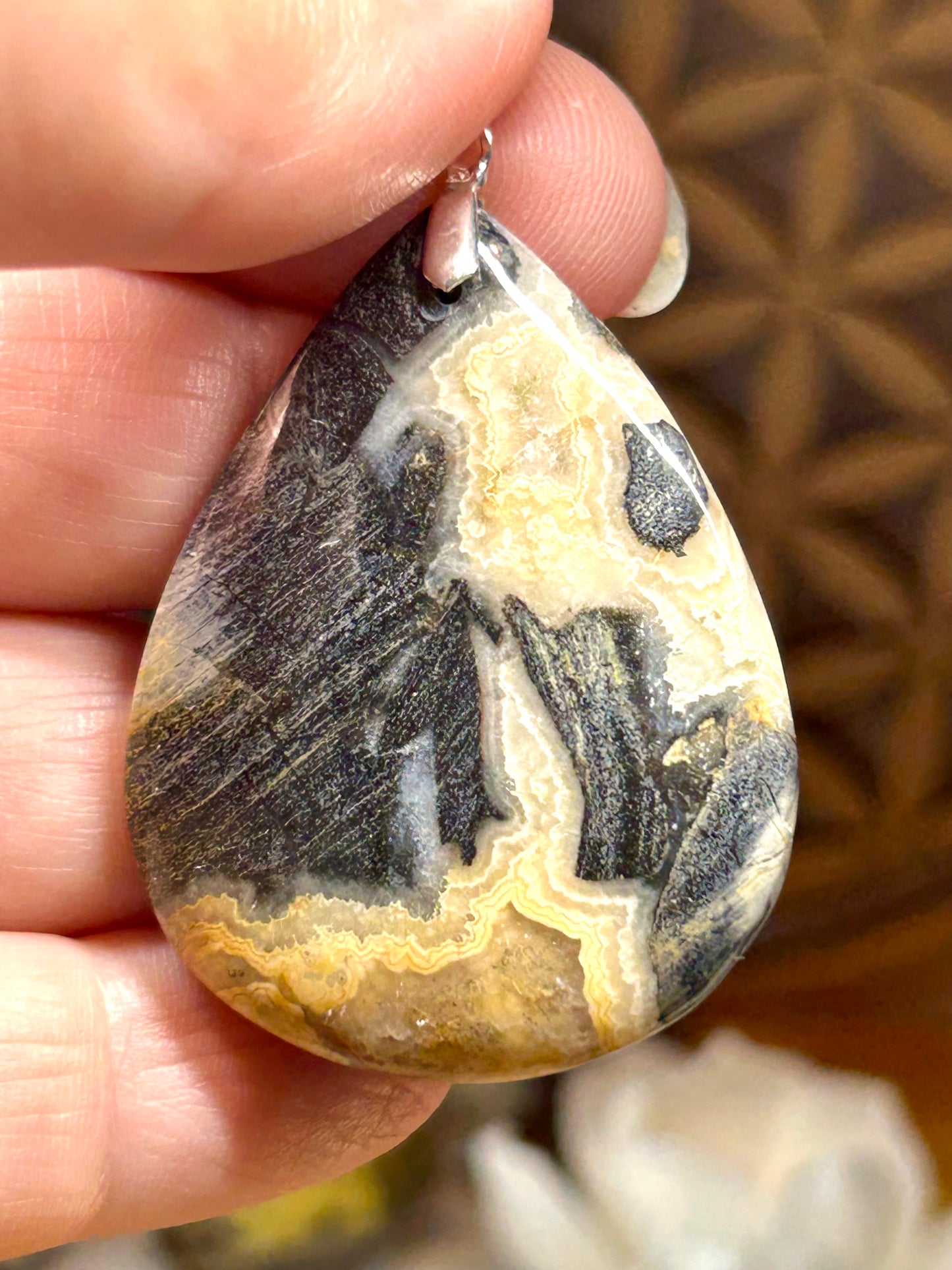 Pendentif d’agate dentelle noire