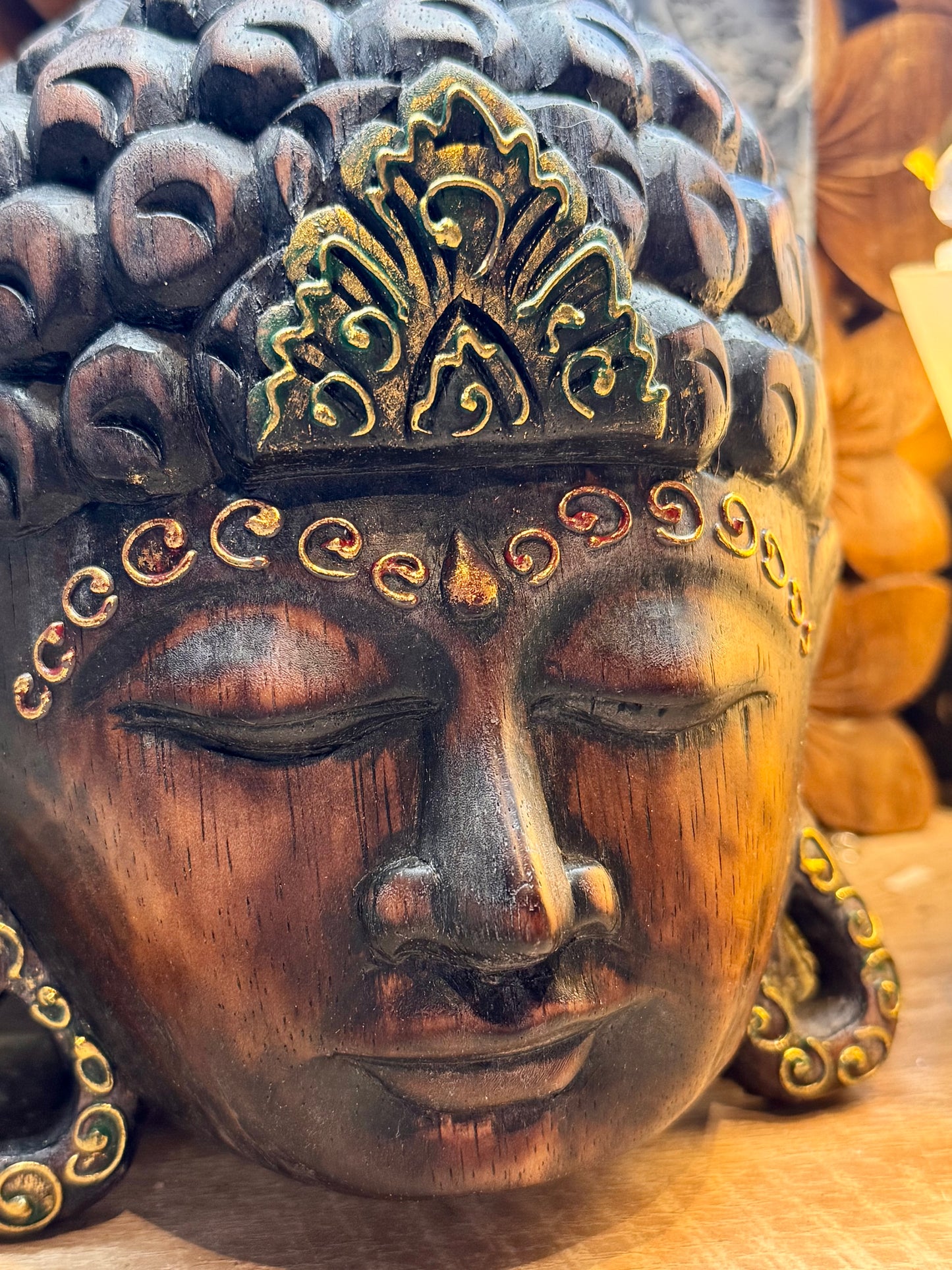 Tête de Bouddha sculpté