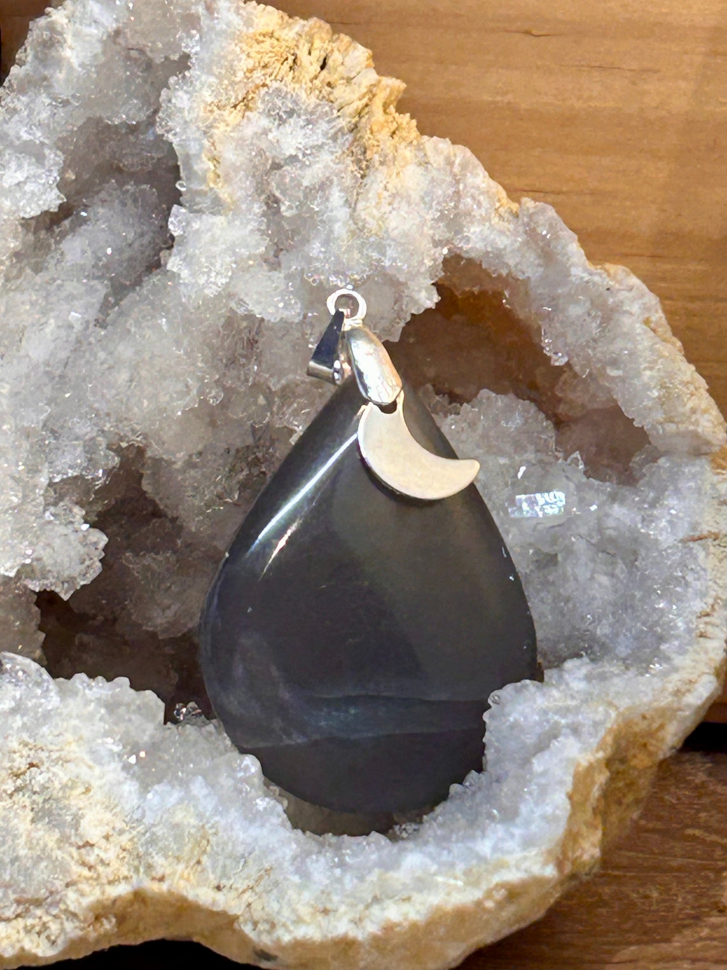 Pendentif de pierre de lune grise