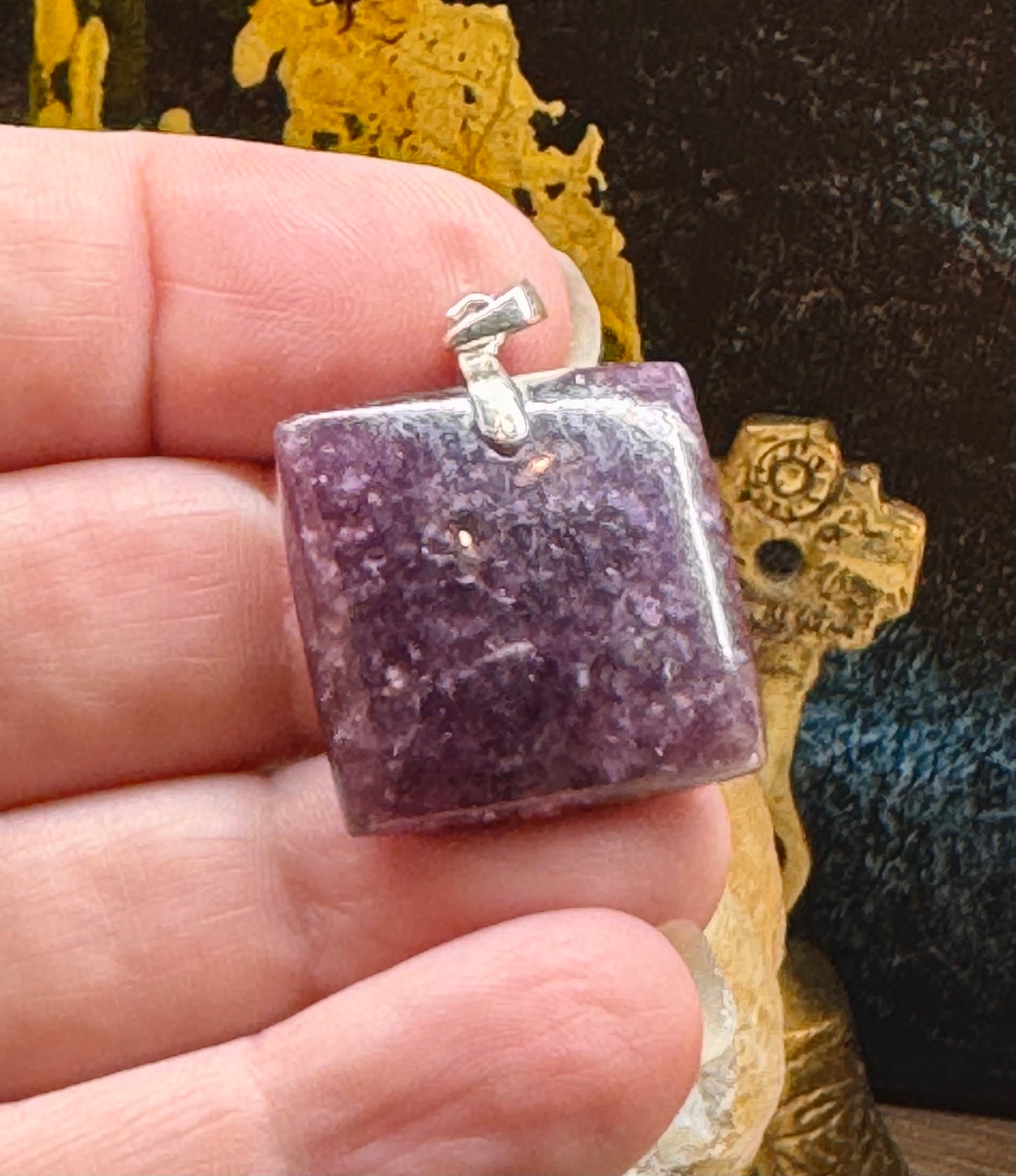 Pendentif carré de lépidolite