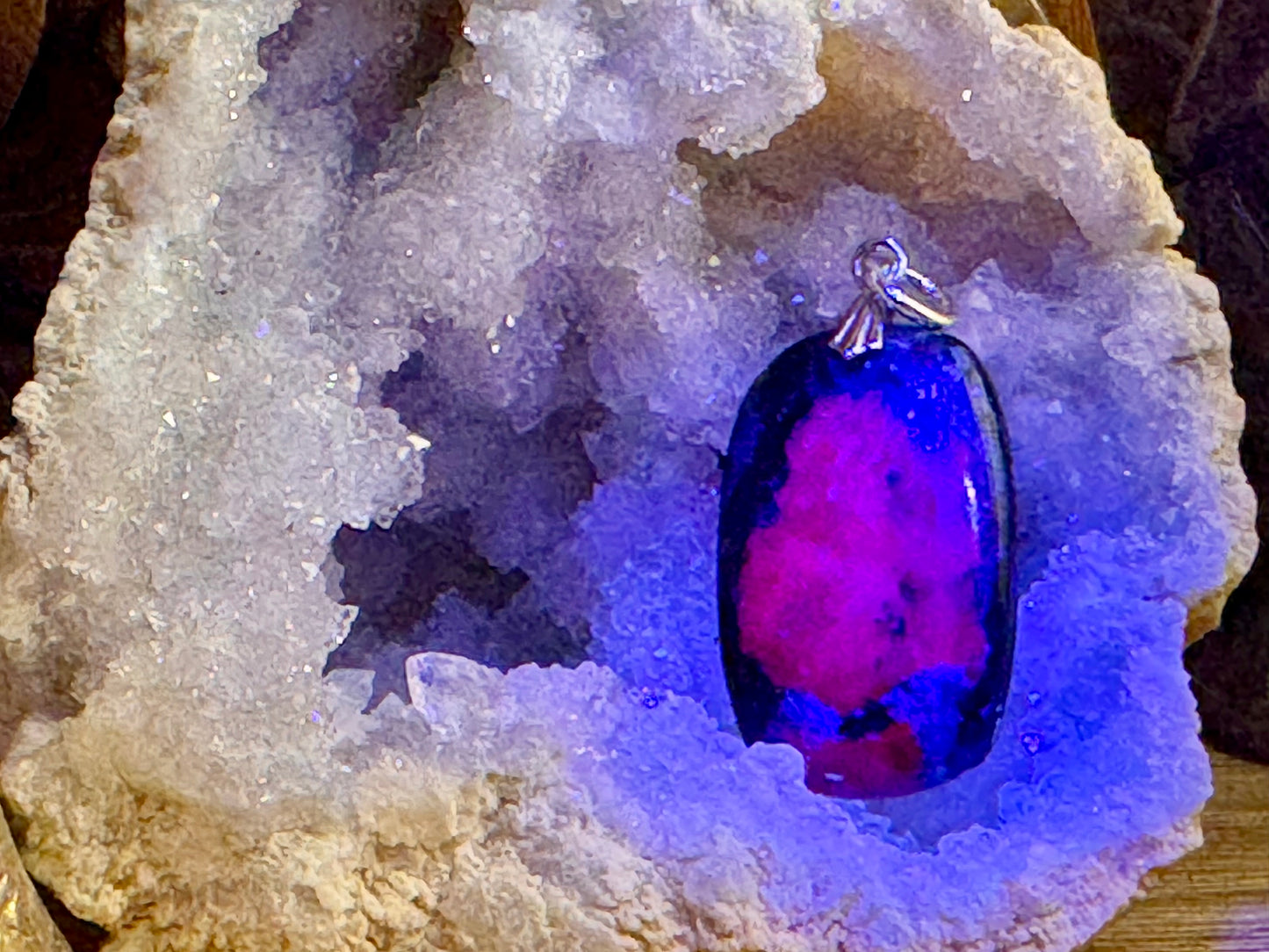 Pendentif de rubis zoïsite