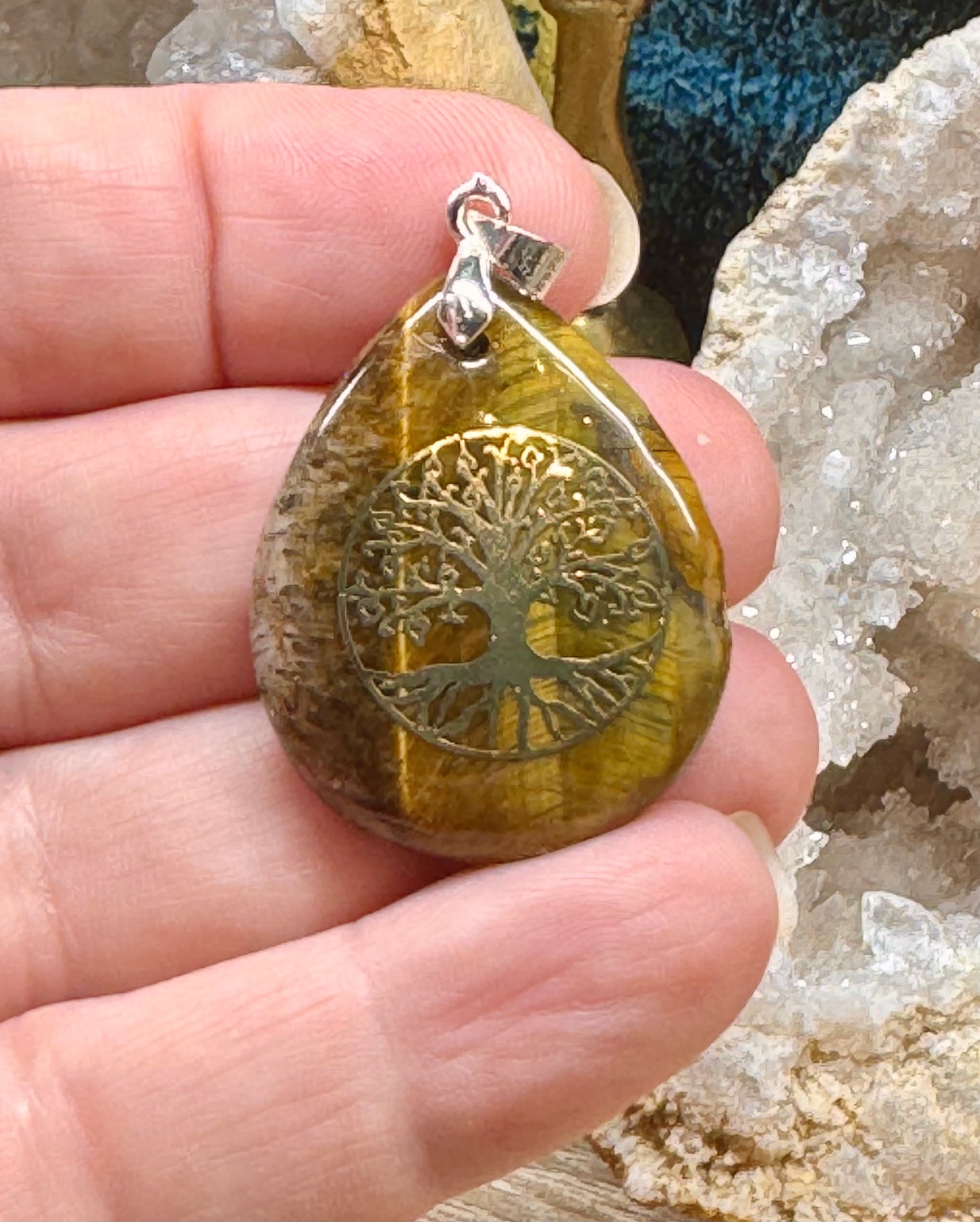 Pendentif d’œil de tigre arbre de vie