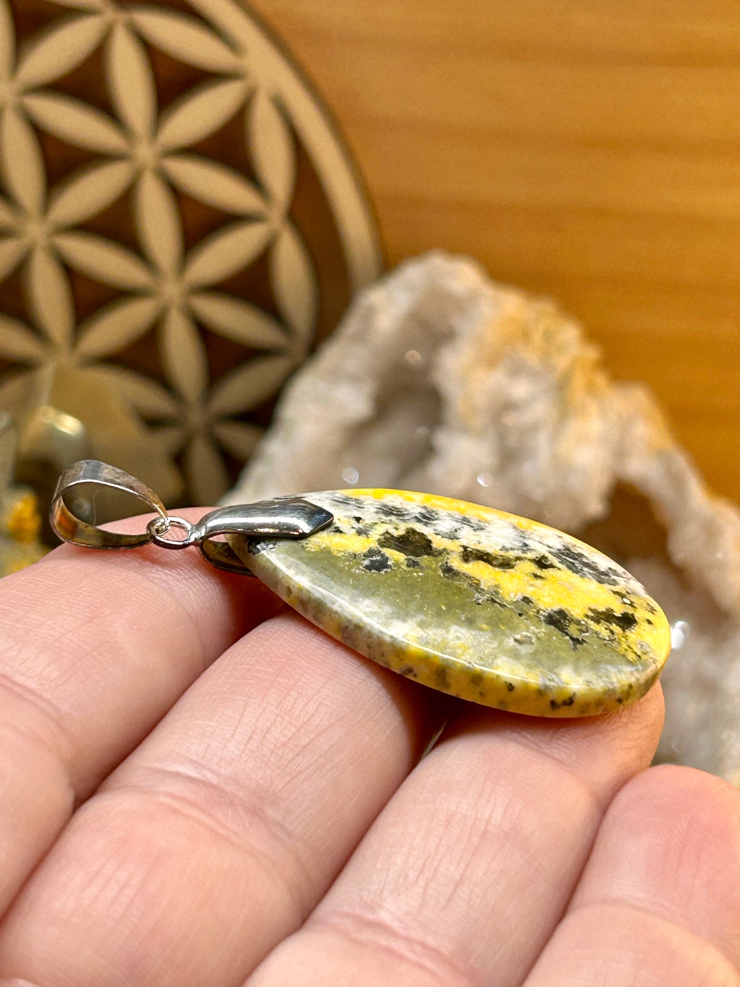 Pendentif de jaspe bumblebee