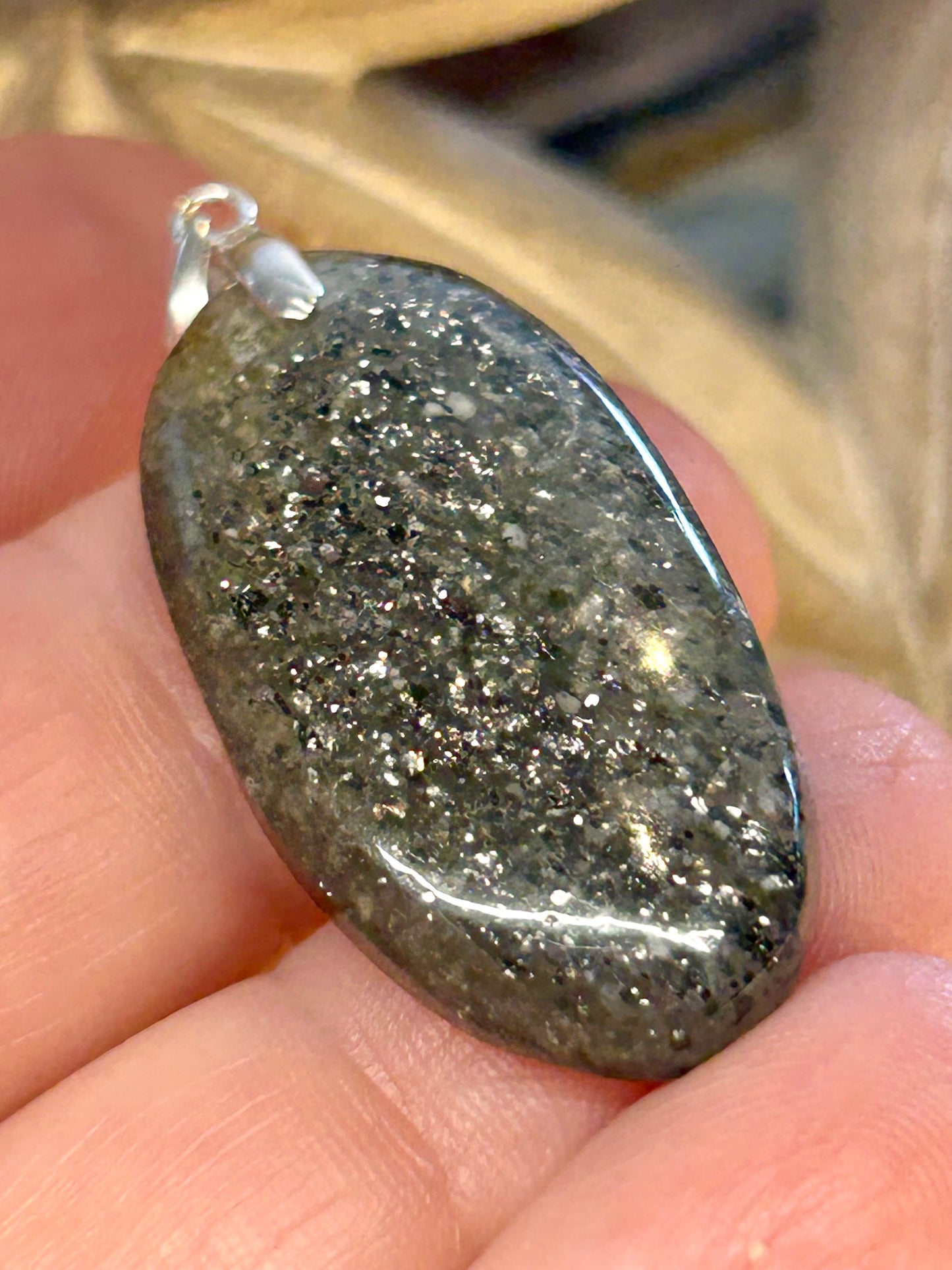 Pendentif de pierre de soleil noire