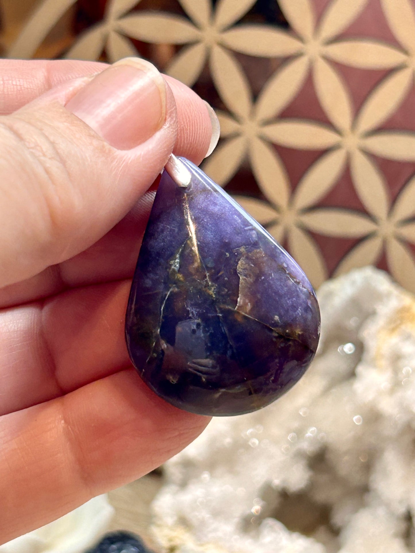 Pendentif d’opale violette