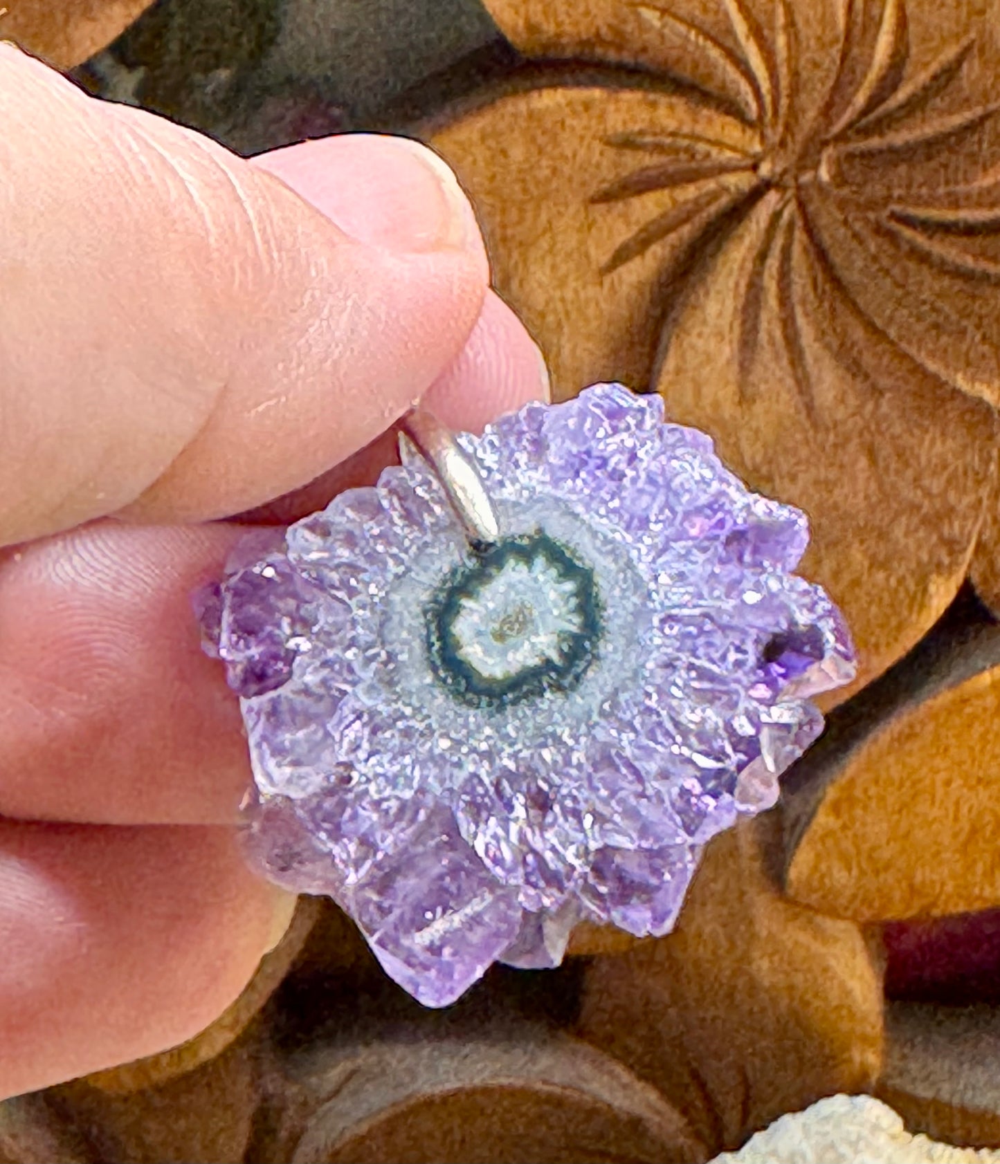 Pendentif de tranche d’améthyste