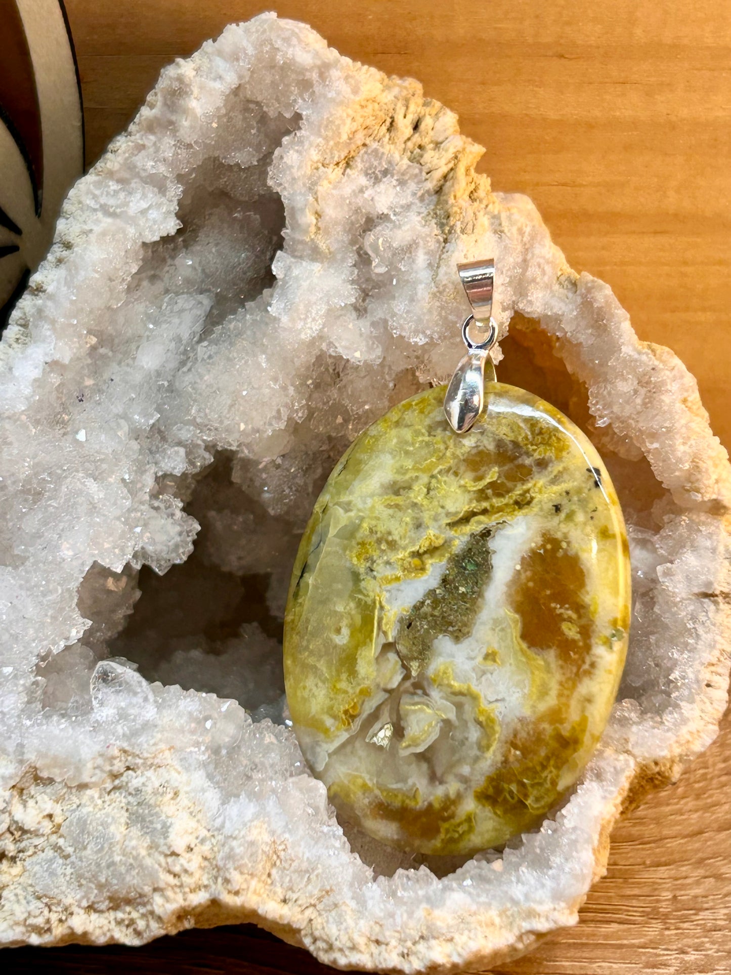 Pendentif d’atlantisite