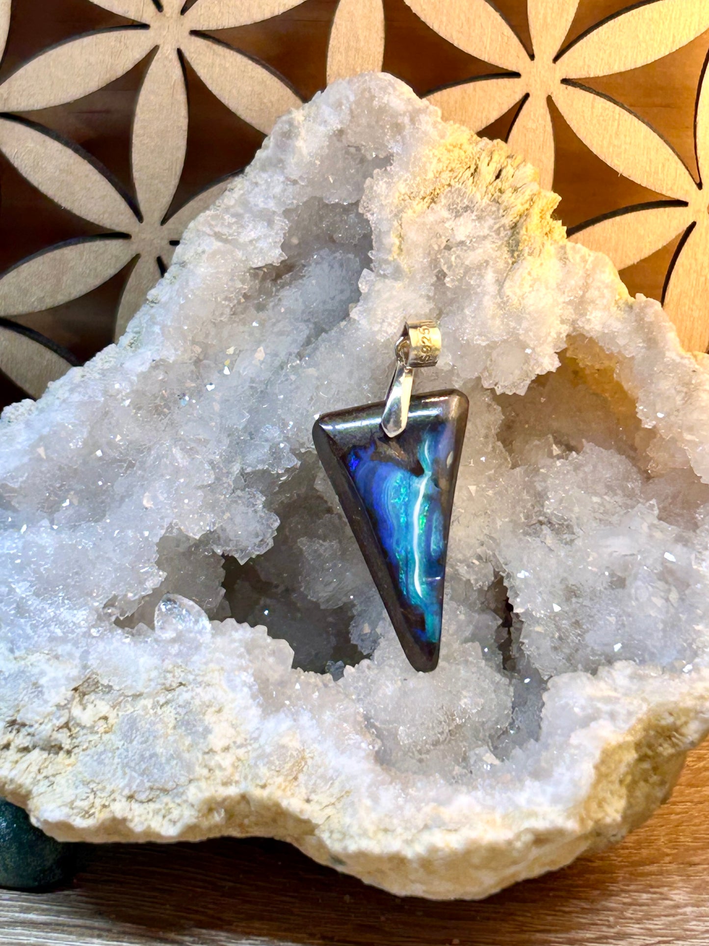 Pendentif d’opale boulder