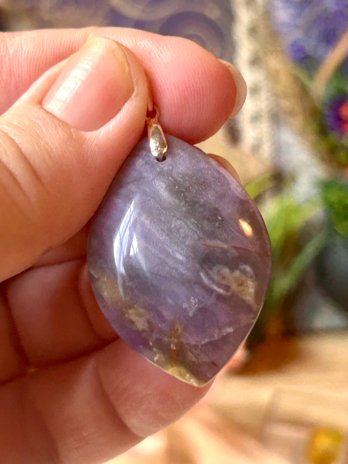 Pendentif d’opale violette