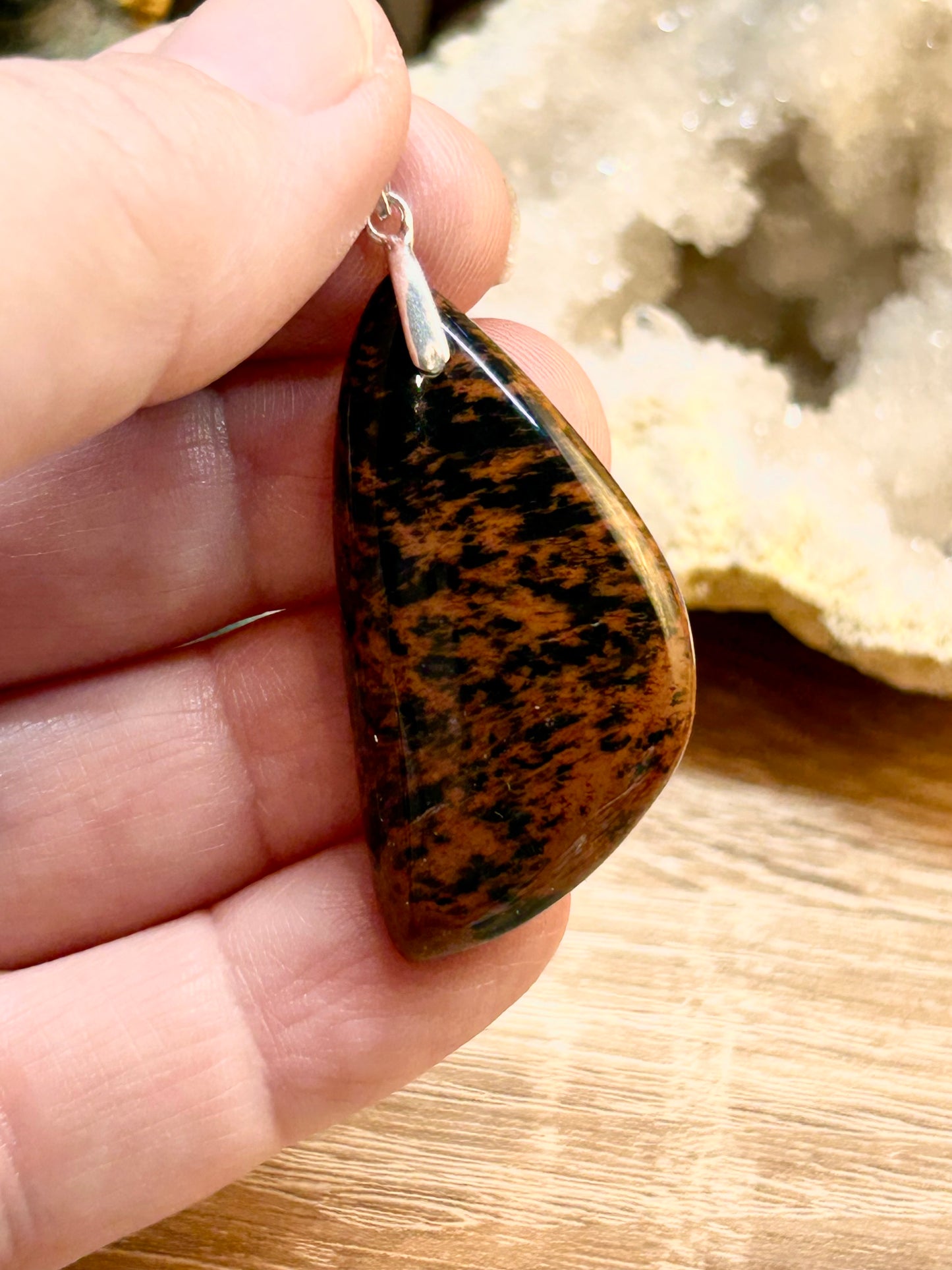 Pendentif d’obsidienne acajou