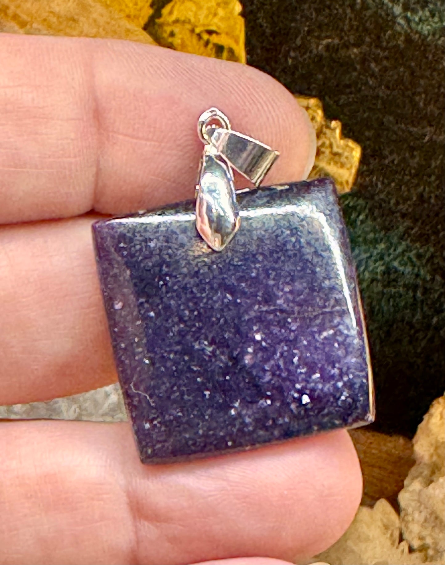 Pendentif carré de lépidolite