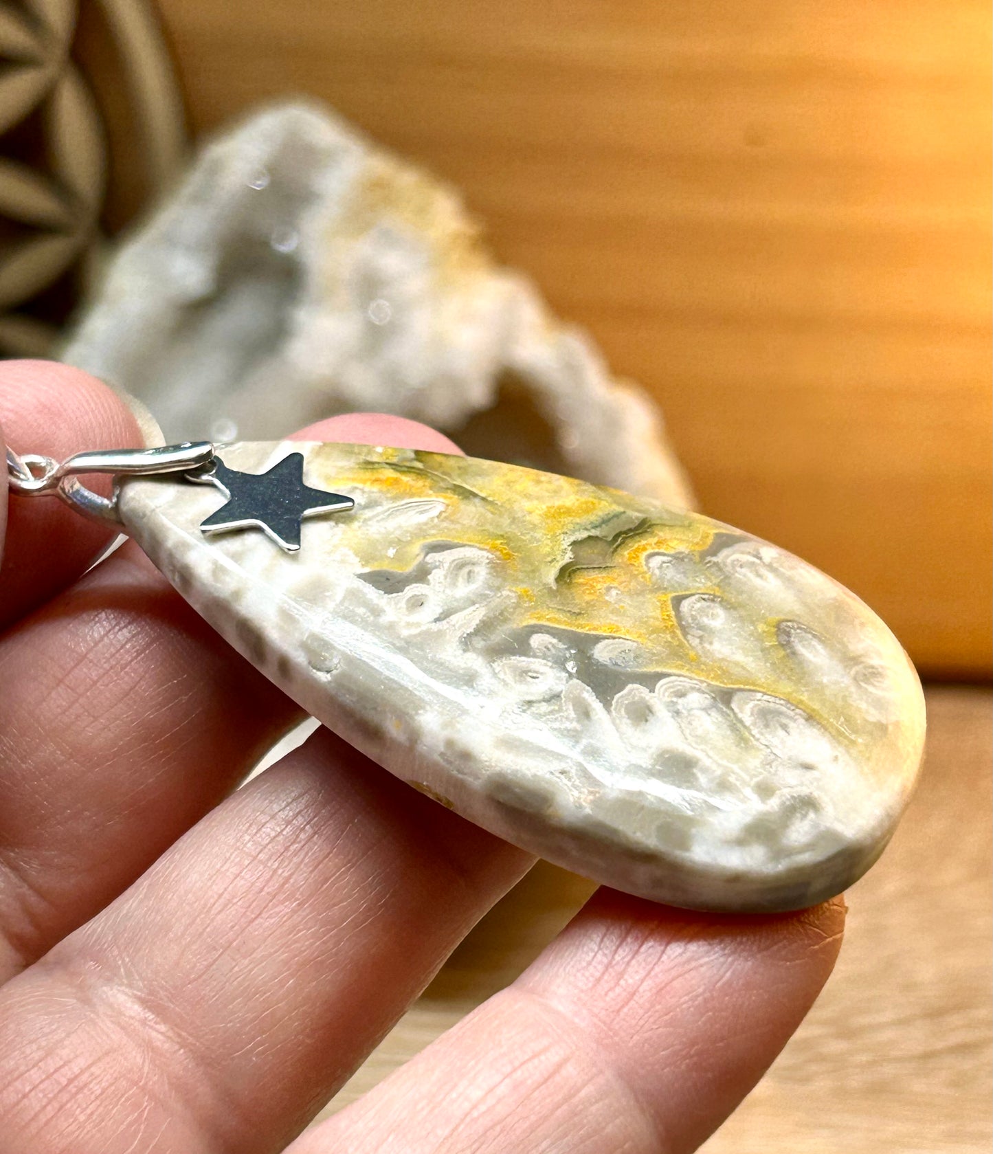 Pendentif de jaspe bumblebee