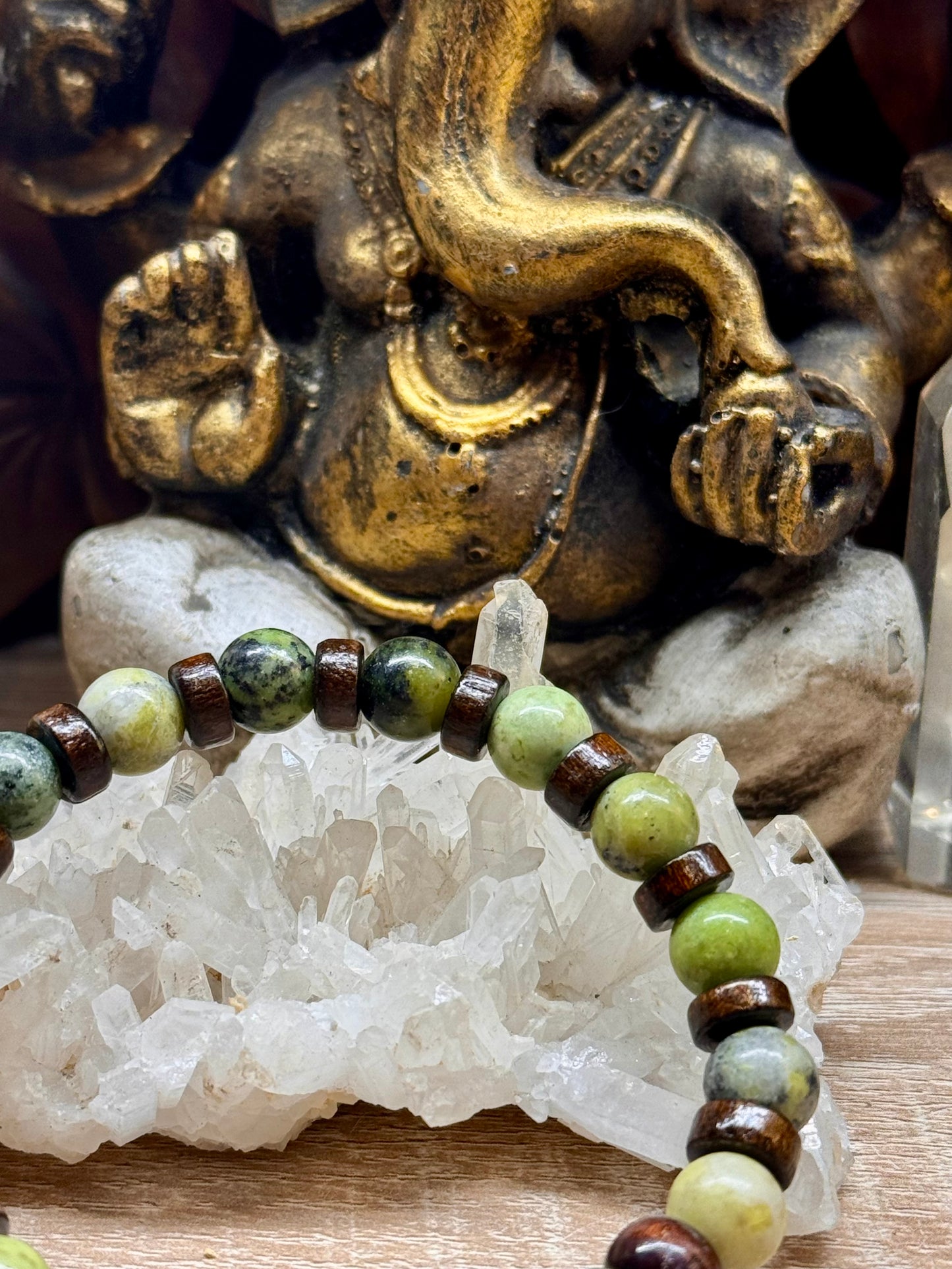 Bracelet de chrysoprase et bois