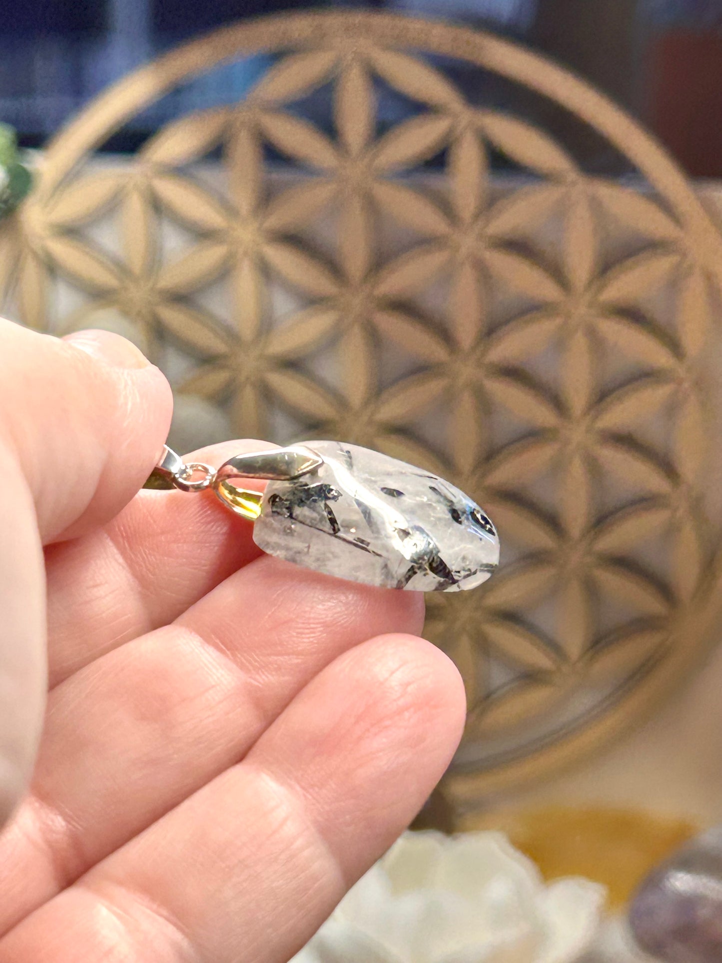 Pendentif de quartz tourmaline