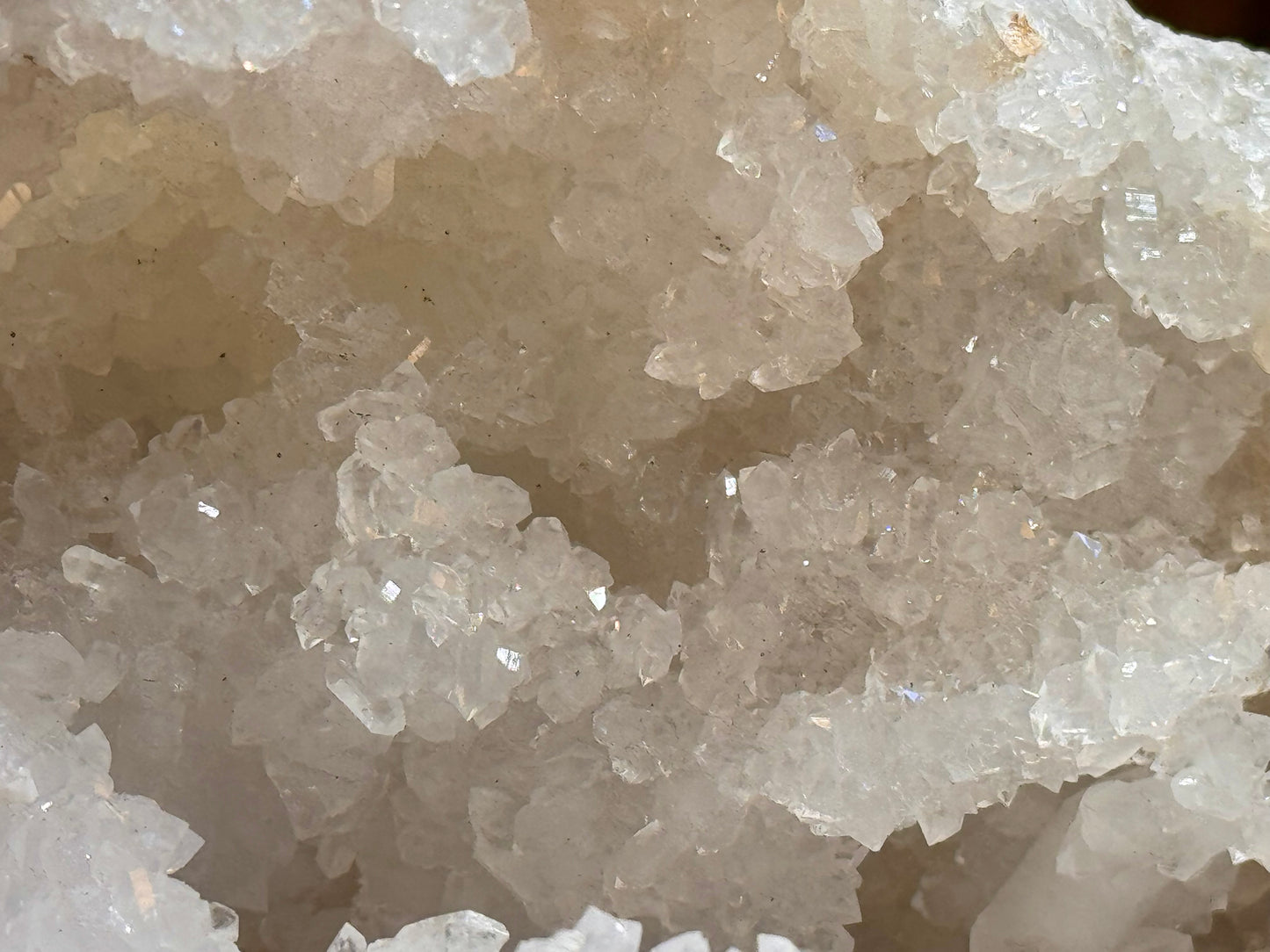 Géode de quartz blanc