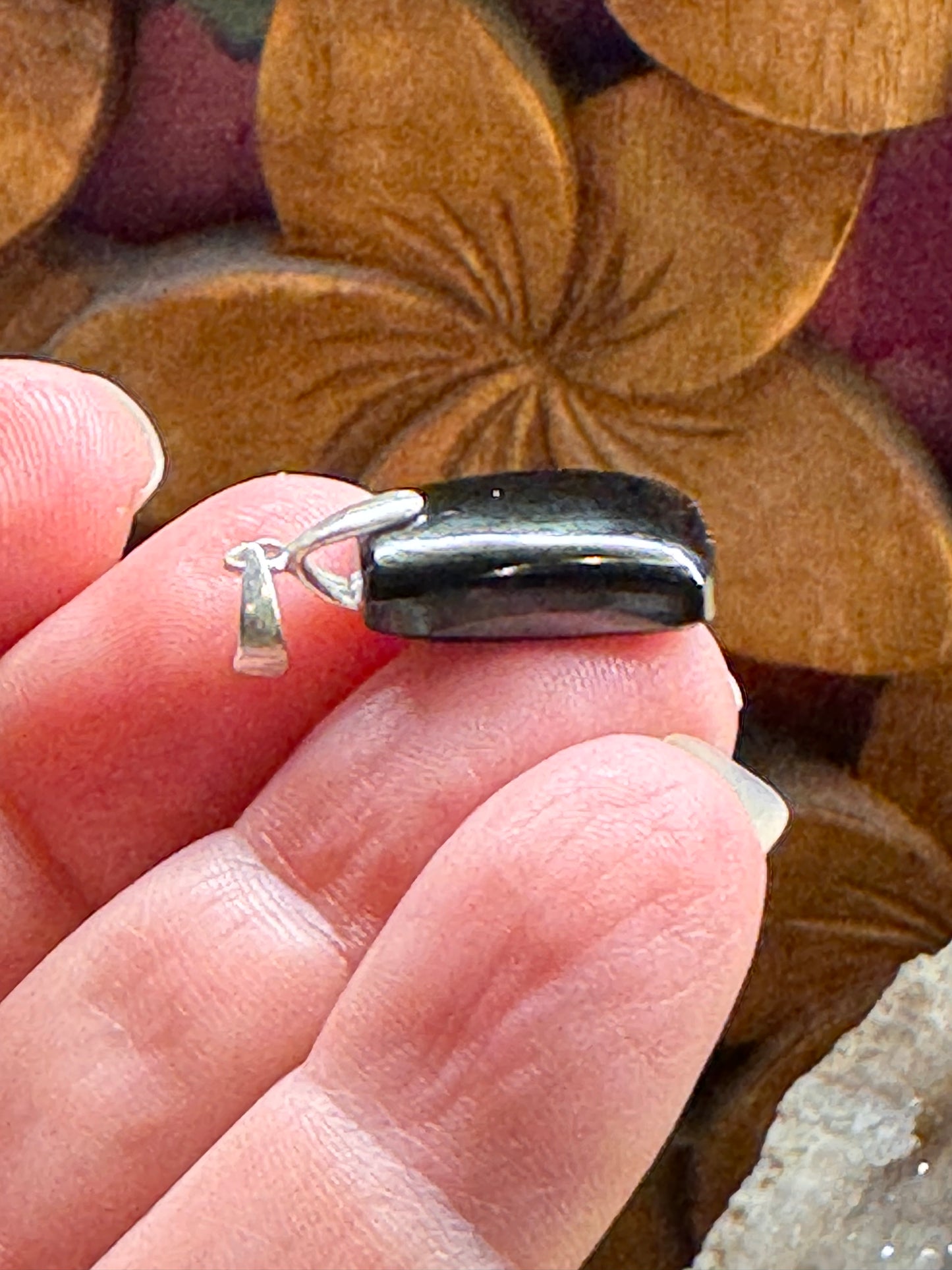 Pendentif de spinelle noire