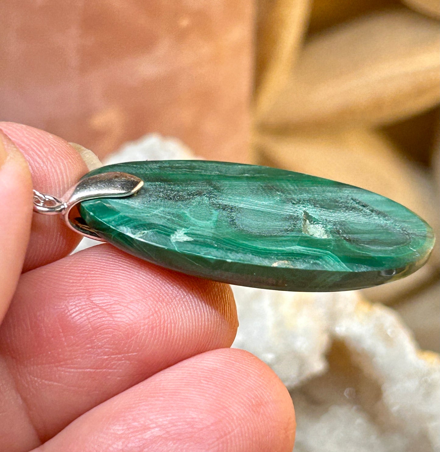 Pendentif de malachite avec bélière en argent