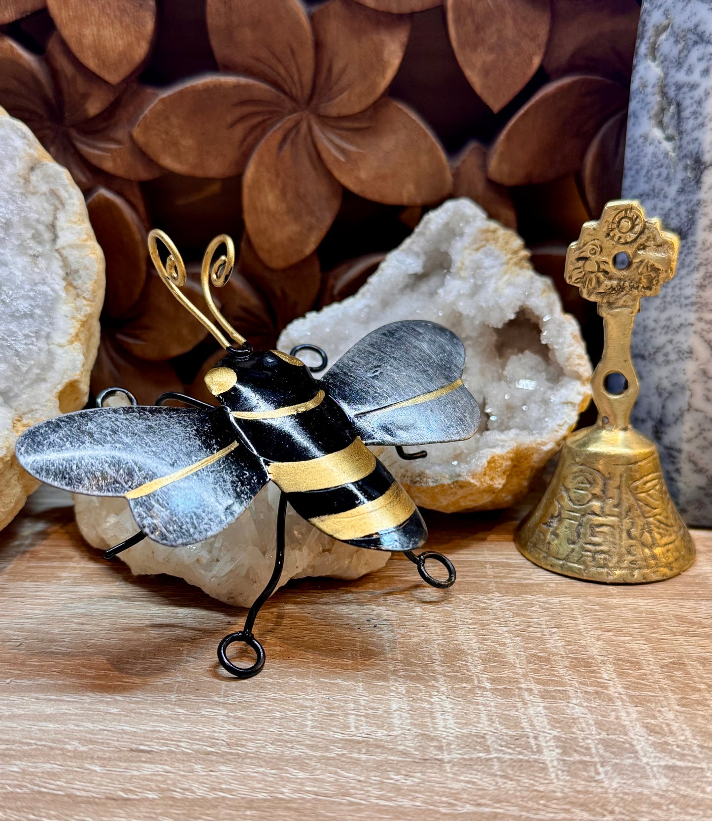 Abeille à suspendre