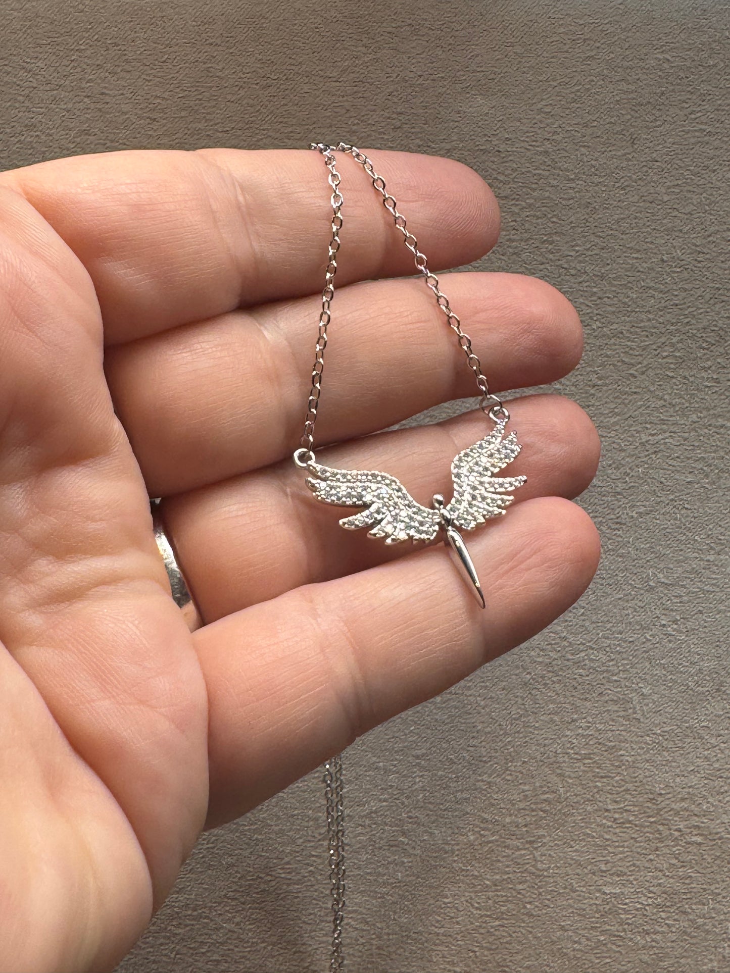 Collier en métal argenté Ange aux ailes déployées