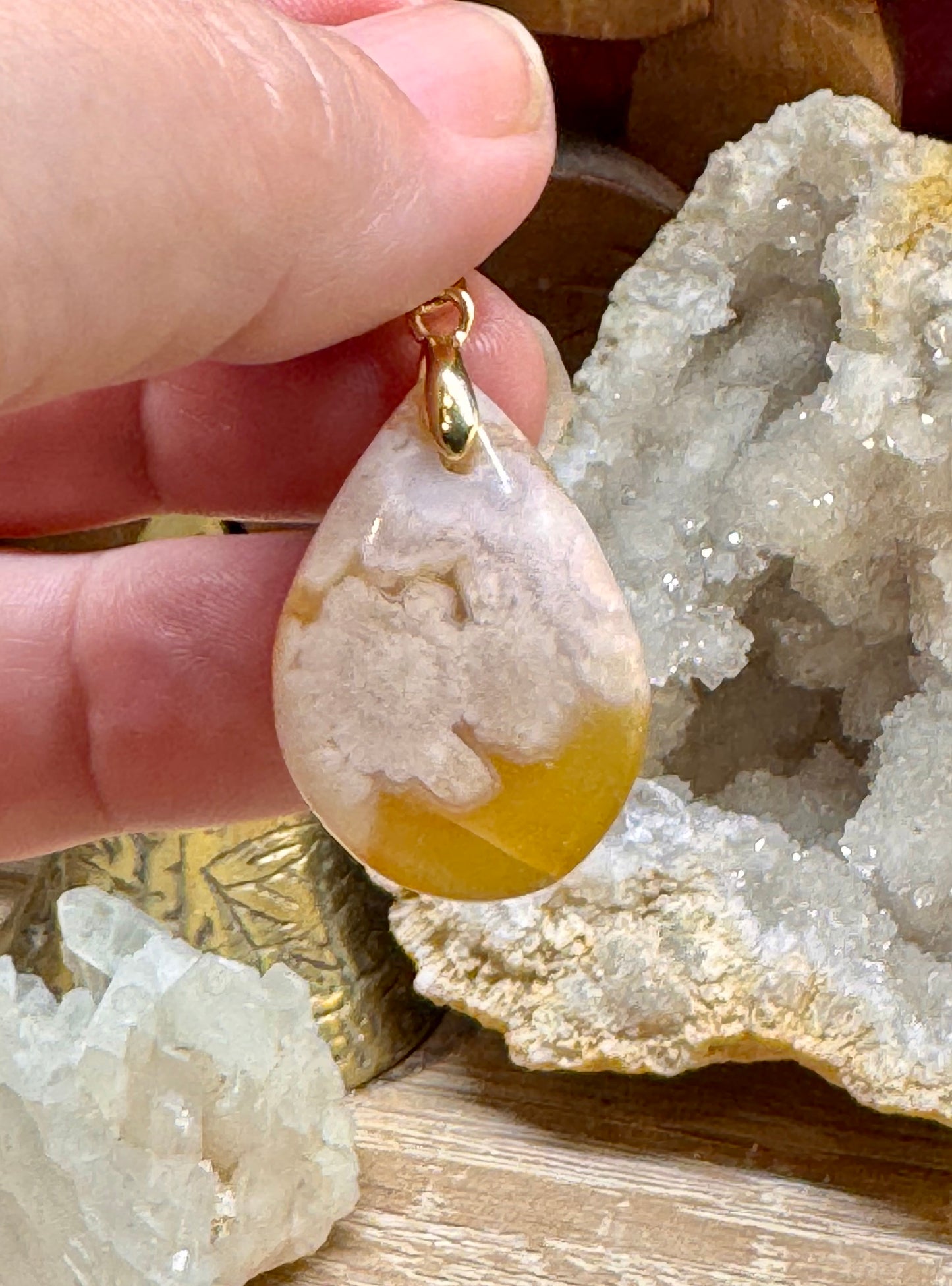 Pendentif goutte d’agate fleur de cerisier