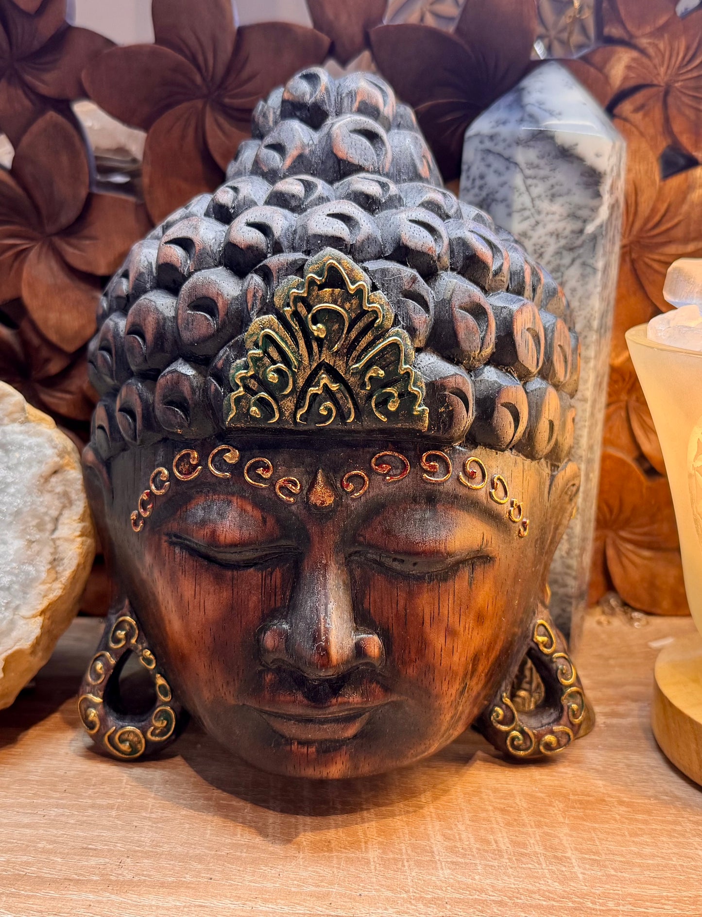 Tête de Bouddha sculpté