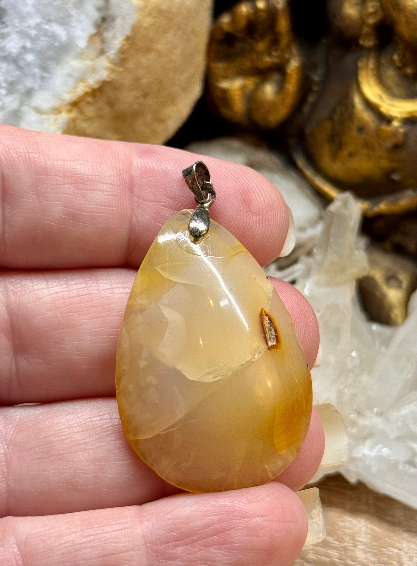 Pendentif en cornaline bombée
