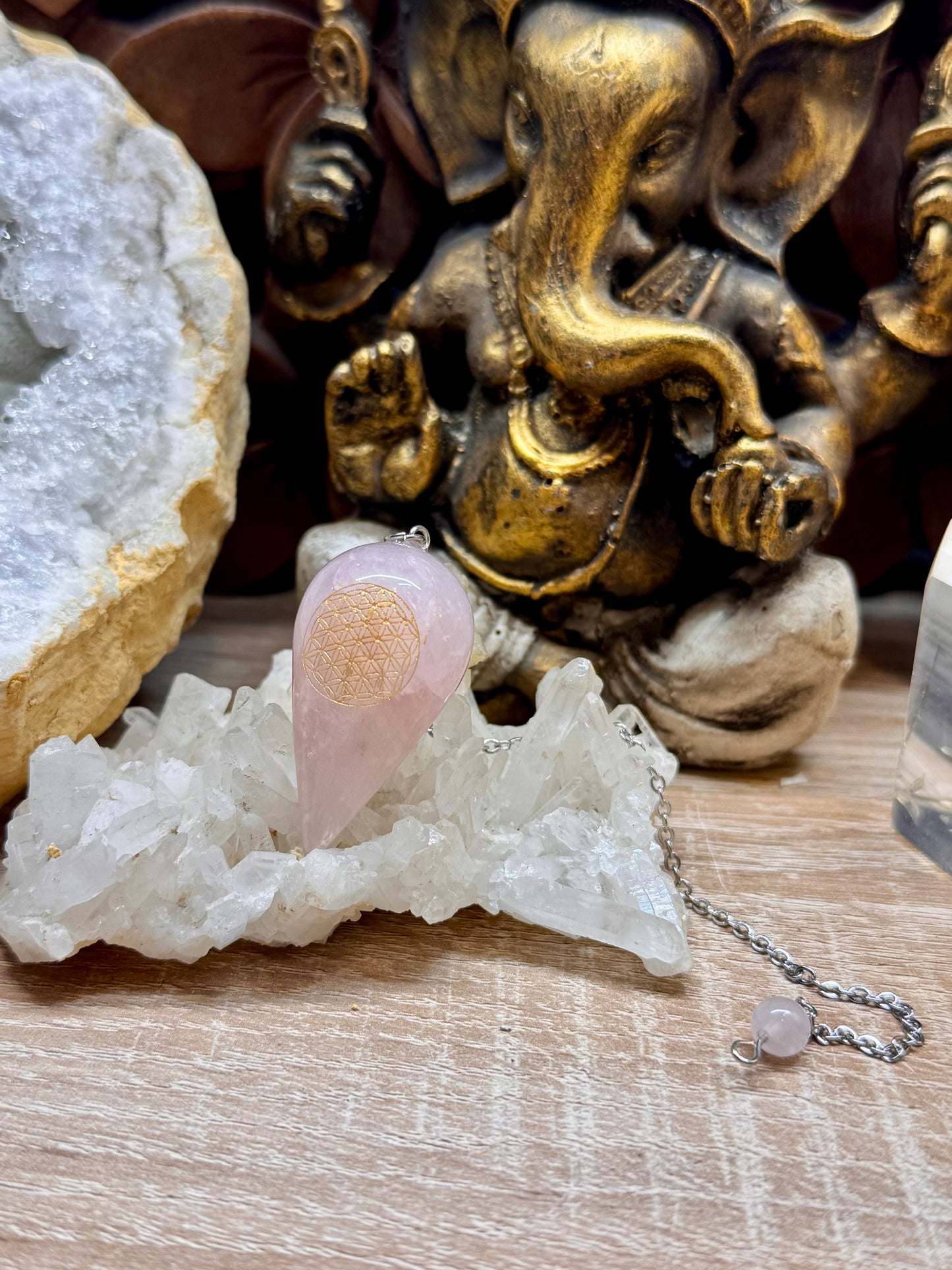 Pendule goutte gravé Quartz Rose