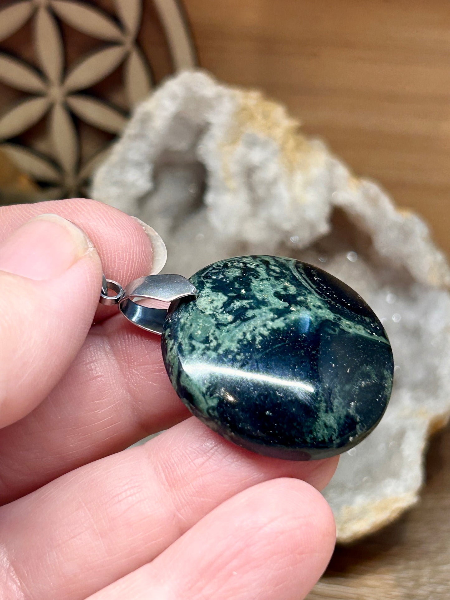 Pendentif de jaspe kambaba