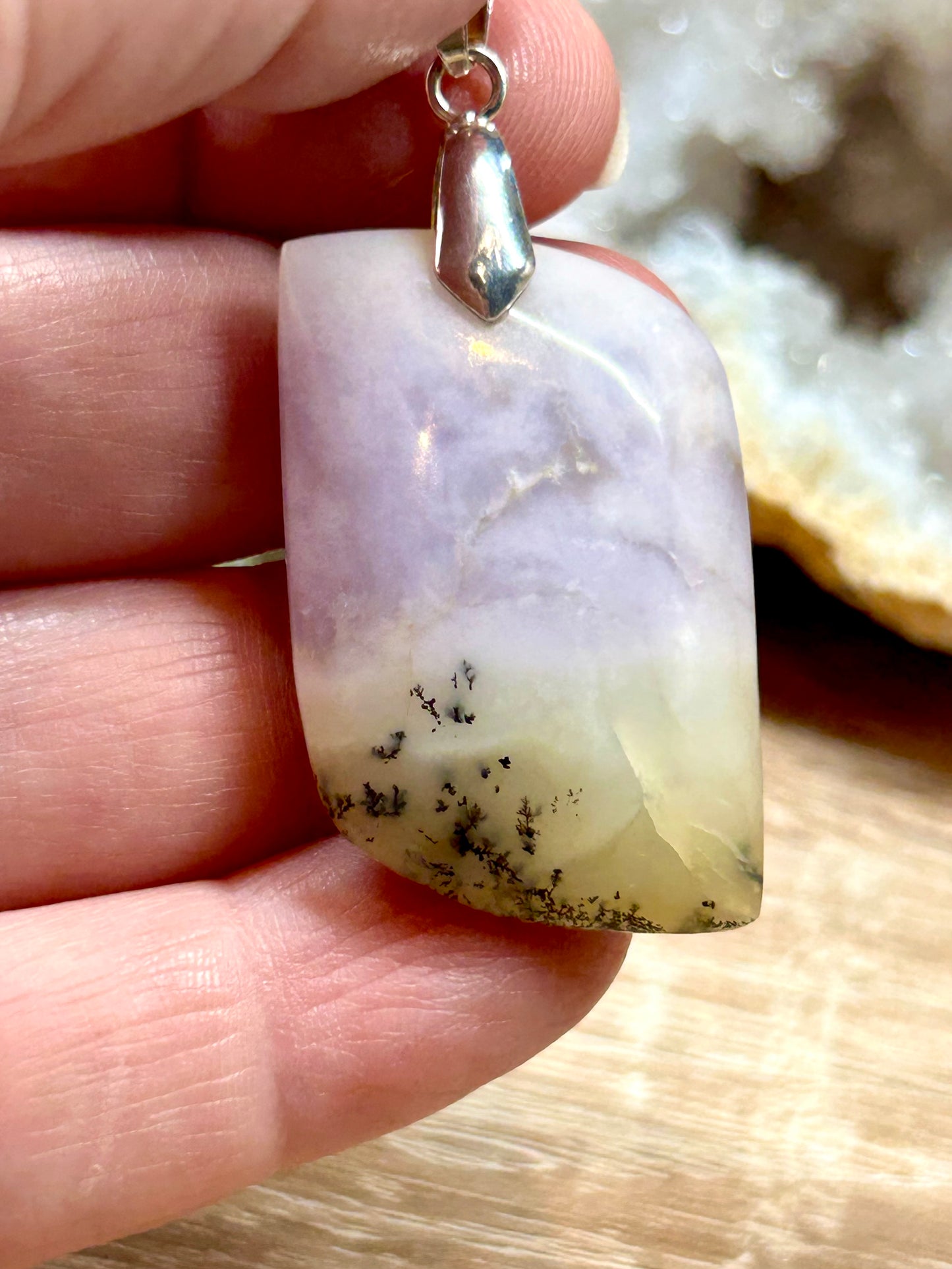 Pendentif d’opale violette