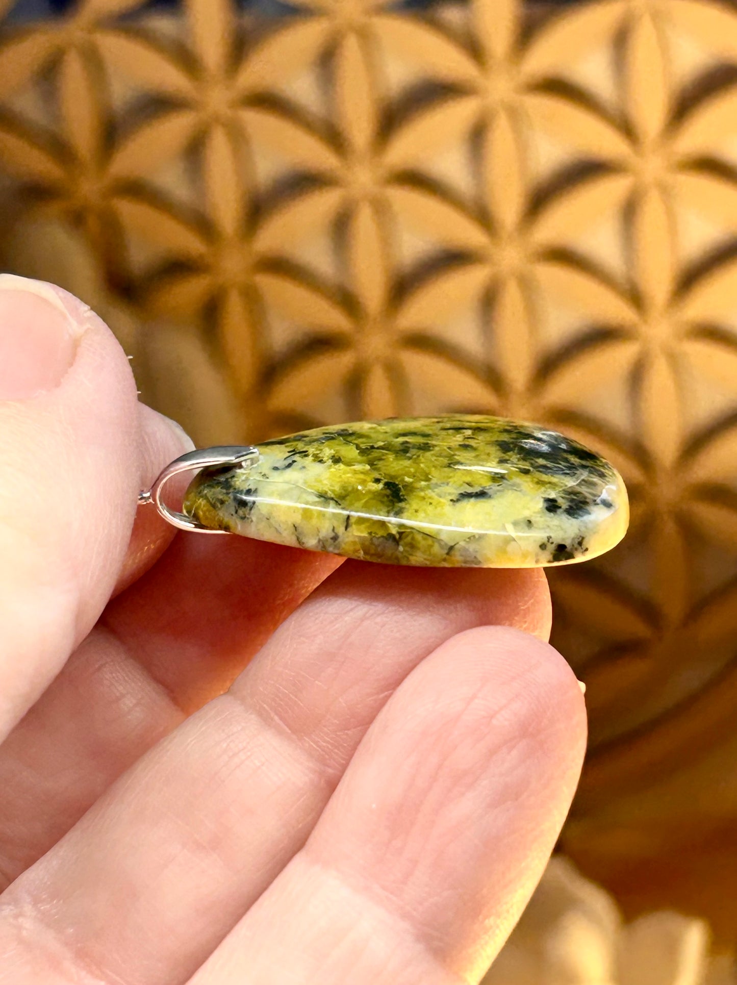 Pendentif d’atlantisite