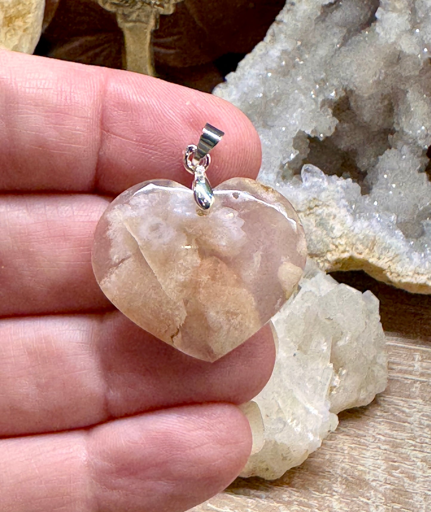 Pendentif cœur en agate fleur de cerisier