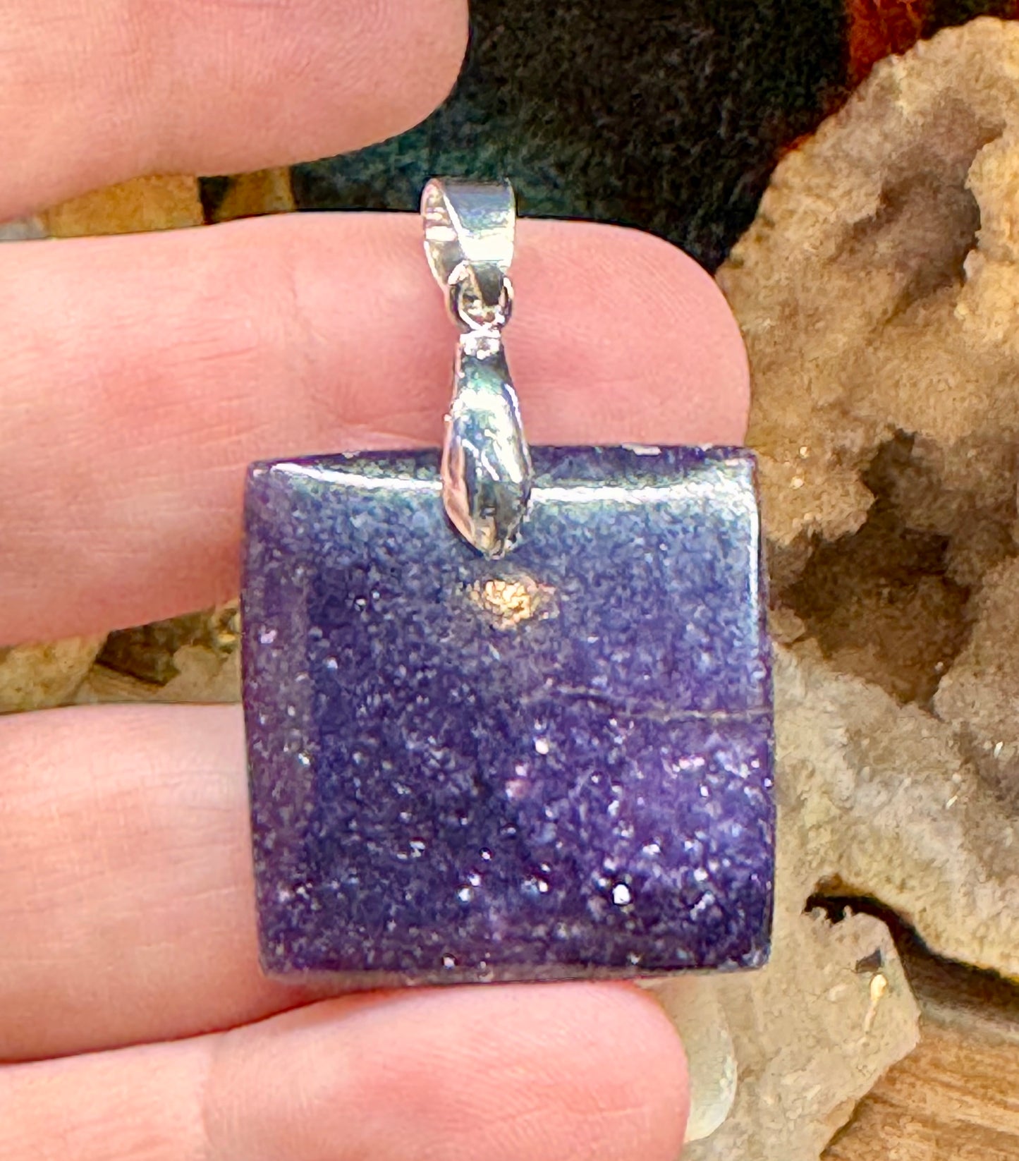 Pendentif carré de lépidolite